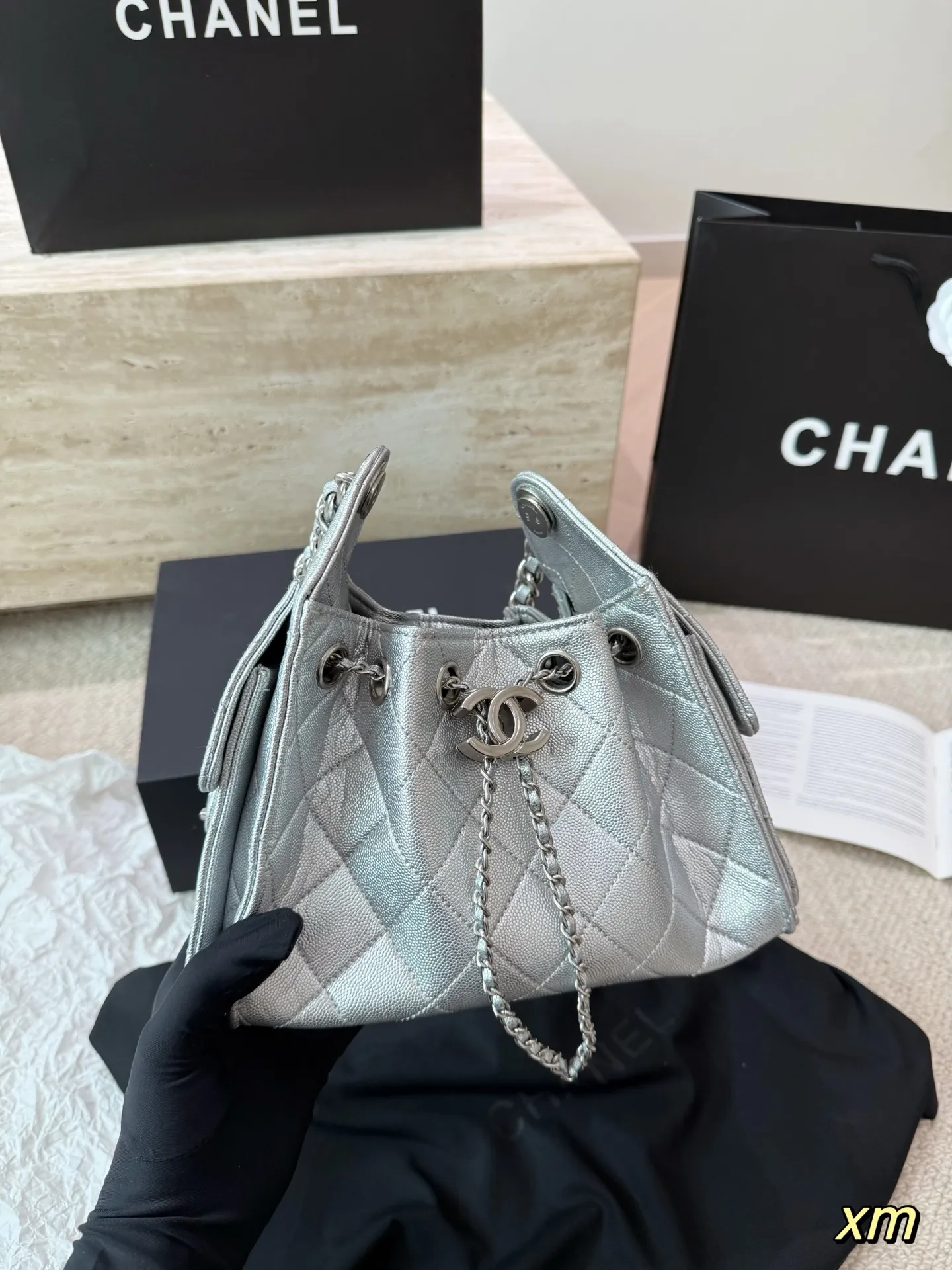 鱼子纹 P210 Chanel 25s 牛皮hobo流浪包 香奈儿 Chanel 牛皮刺绣购物袋出货|超级柔软,亲感特别好!内里采用同质量牛皮料!超级好物,等你来背!尺寸 22cm