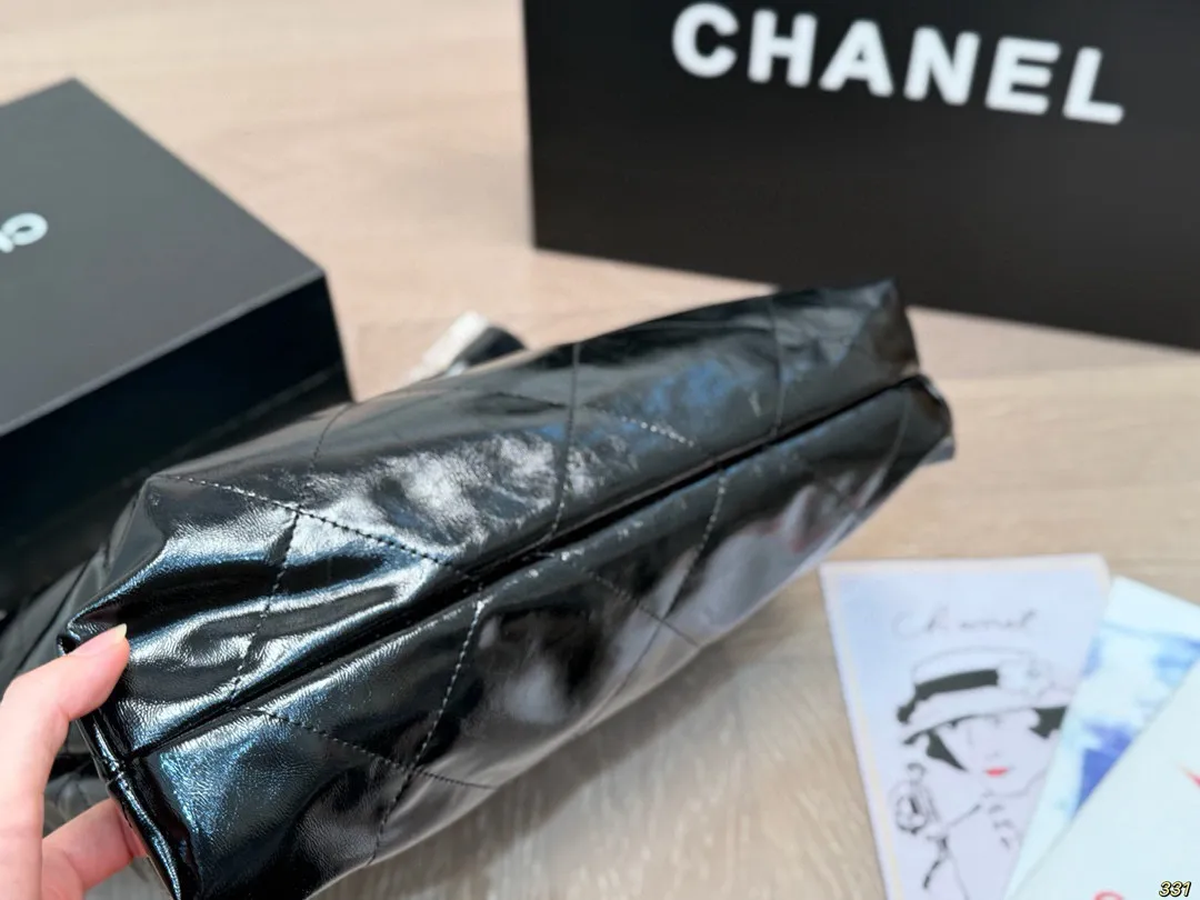 &yen;180全套飞机盒包装 油蜡皮香奈儿金币包购物袋 Chanel22bag垃圾袋真的太美啦 高级的情冷感扑面而来 超级酷 可盐可甜 给你淡淡的清新 日常出街首选 尺寸：39 42