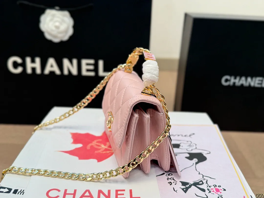 💰140 配盒 size：13*10cm 小香家 22s珐琅手柄小废包/零钱包/口红包 搭配K金五金 简直无法抗拒 coco珐琅镂空手柄能不爱吗