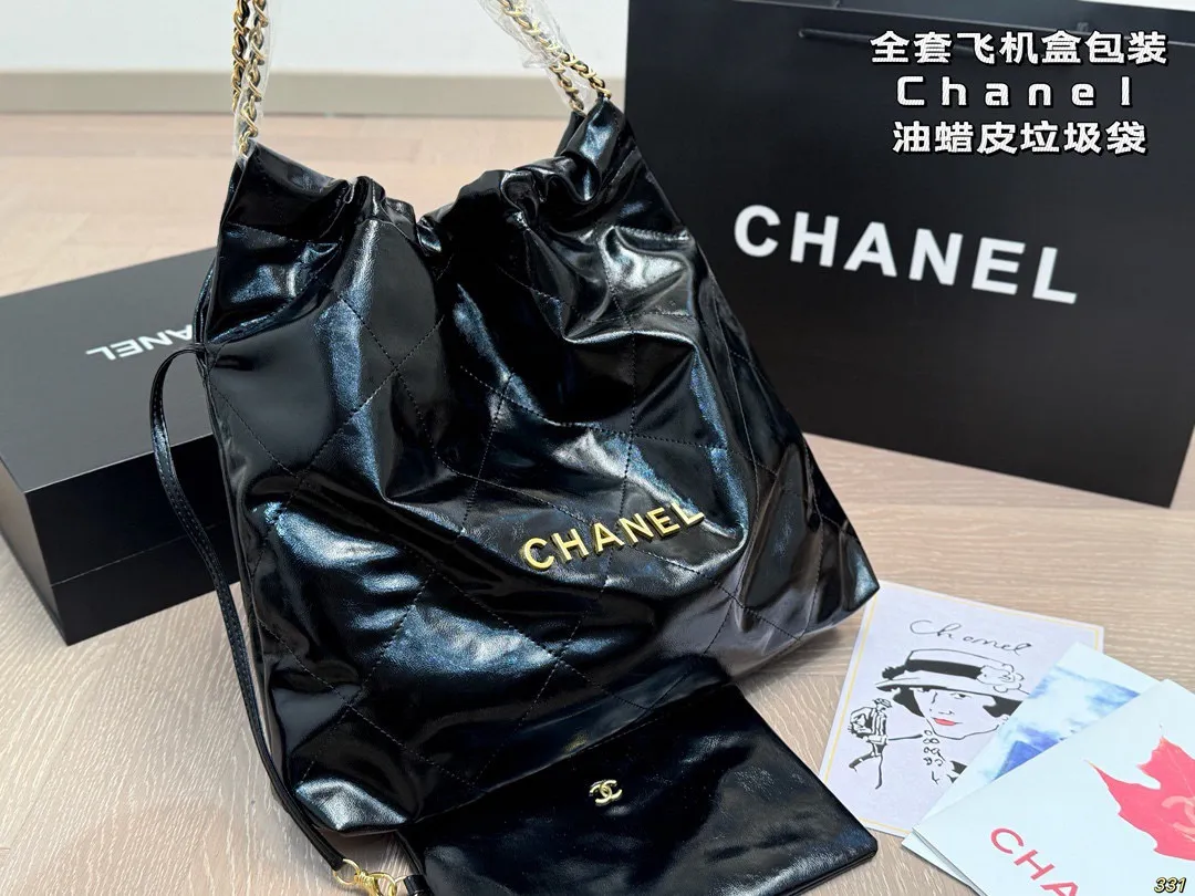 ¥180全套飞机盒包装 油蜡皮香奈儿金币包购物袋 Chanel22bag垃圾袋真的太美啦 高级的情冷感扑面而来 超级酷 可盐可甜 给你淡淡的清新 日常出街首选 尺寸:39 42