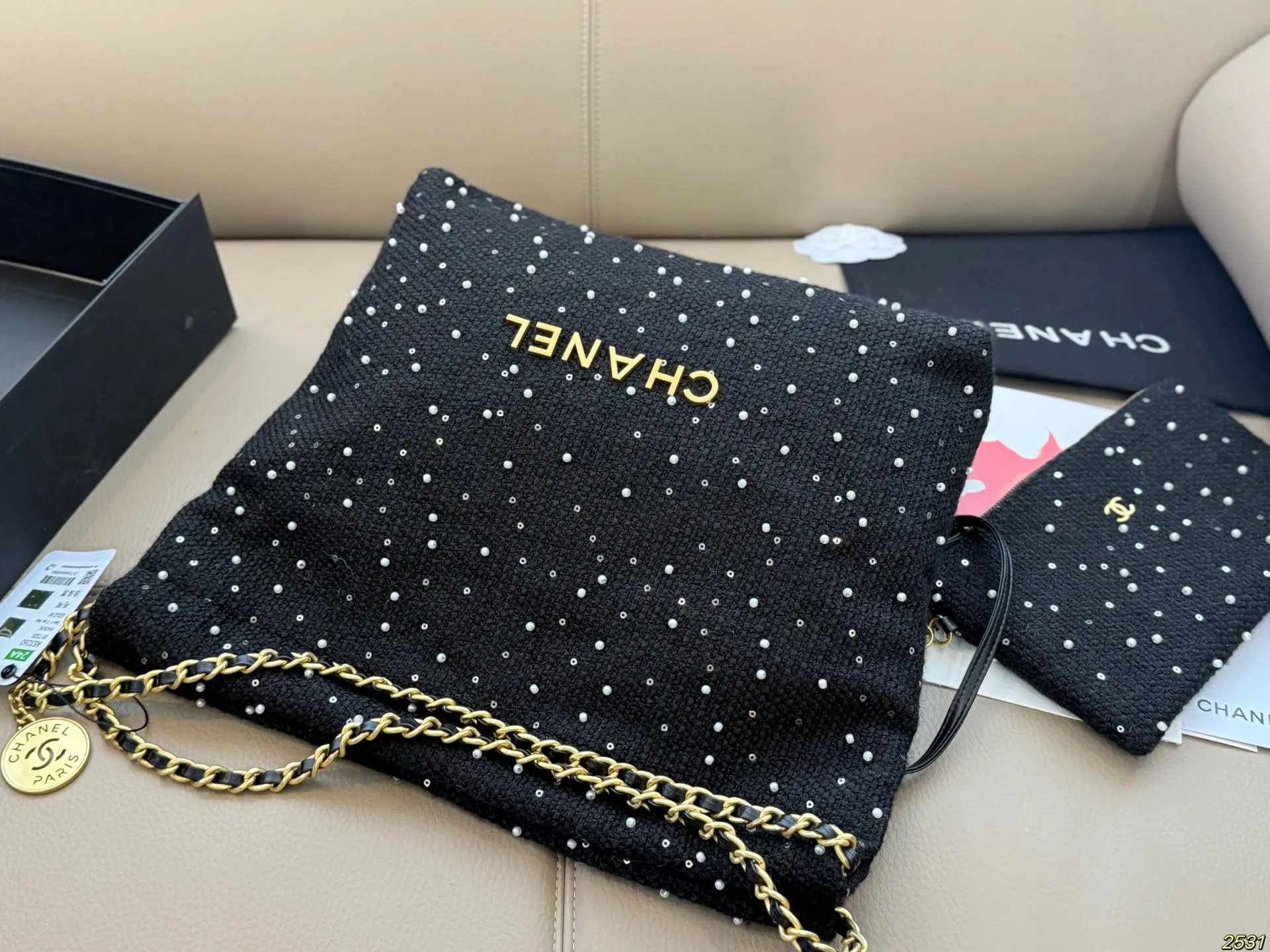 &yen;170折叠盒 香奈儿金币包购物袋 Chanel22bag垃圾袋真的太美啦 高级的情冷感扑面而来 超级酷 可盐可甜 给你淡淡的清新 日常出街首选 尺寸：29 29