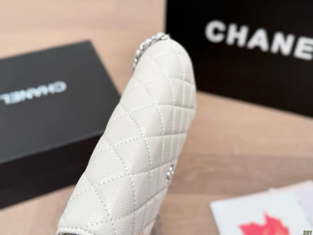 ¥150全套飞机盒包装 size:20*13cm ⚠️牛皮 升级版 🔍 小香家 发财包 woc发财包,可以有😎 必须给自己安排 Chanel发财包香奶奶包中最经常用的一只