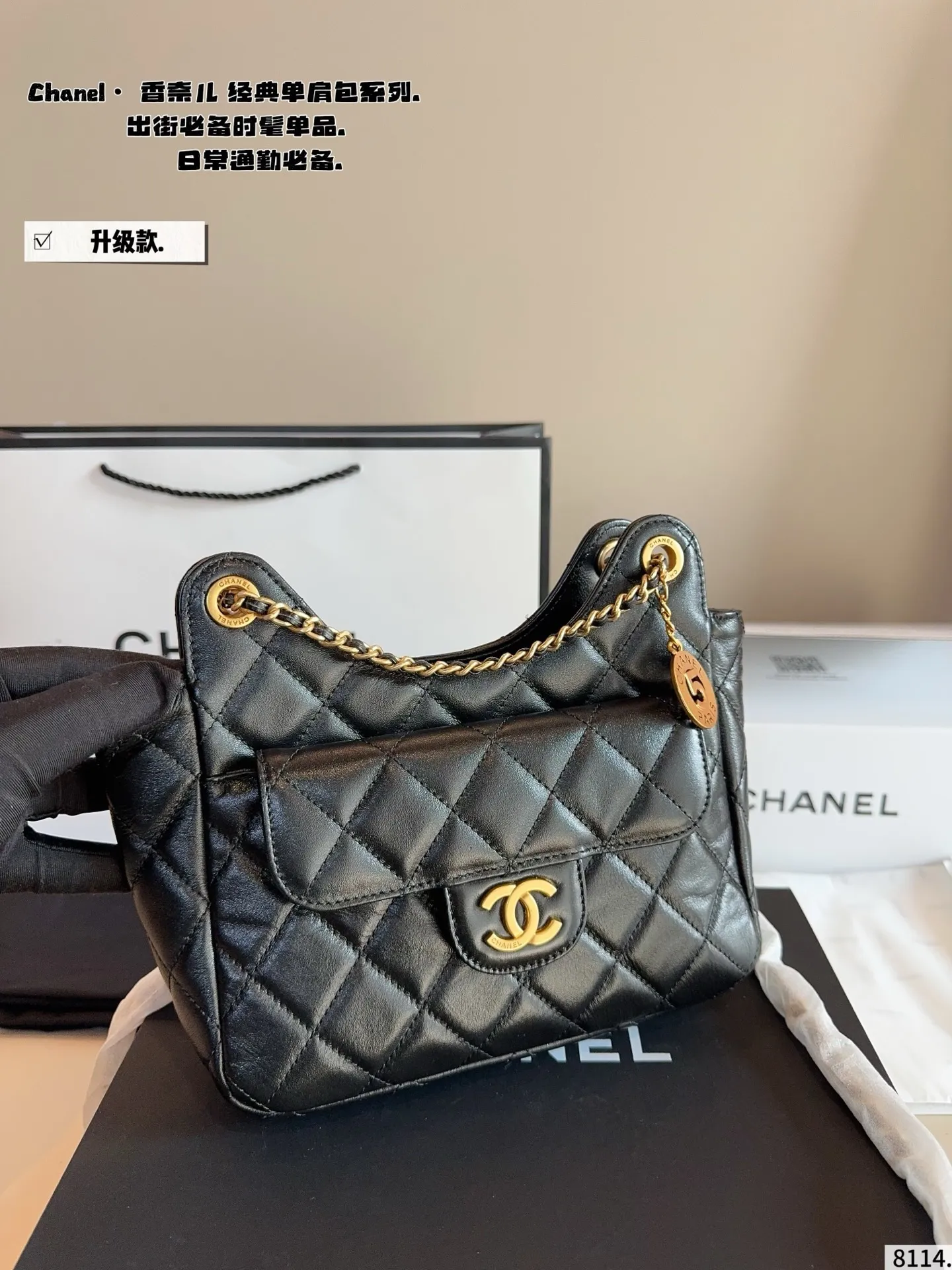 p240配礼盒🎁. 香奈儿CHANEL 精灵单肩背 真的很高级 日常通勤简直绝配 可盐可甜 极致美感 绝美女孩就是你尺寸：22*7*16cm