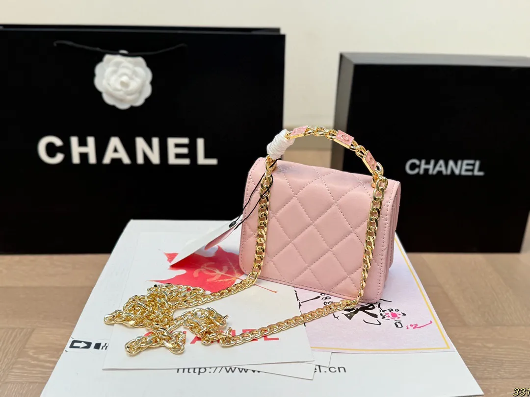 💰140 配盒 size:13*10cm 小香家 22s珐琅手柄小废包/零钱包/口红包 搭配K金五金 简直无法抗拒 coco珐琅镂空手柄能不爱吗