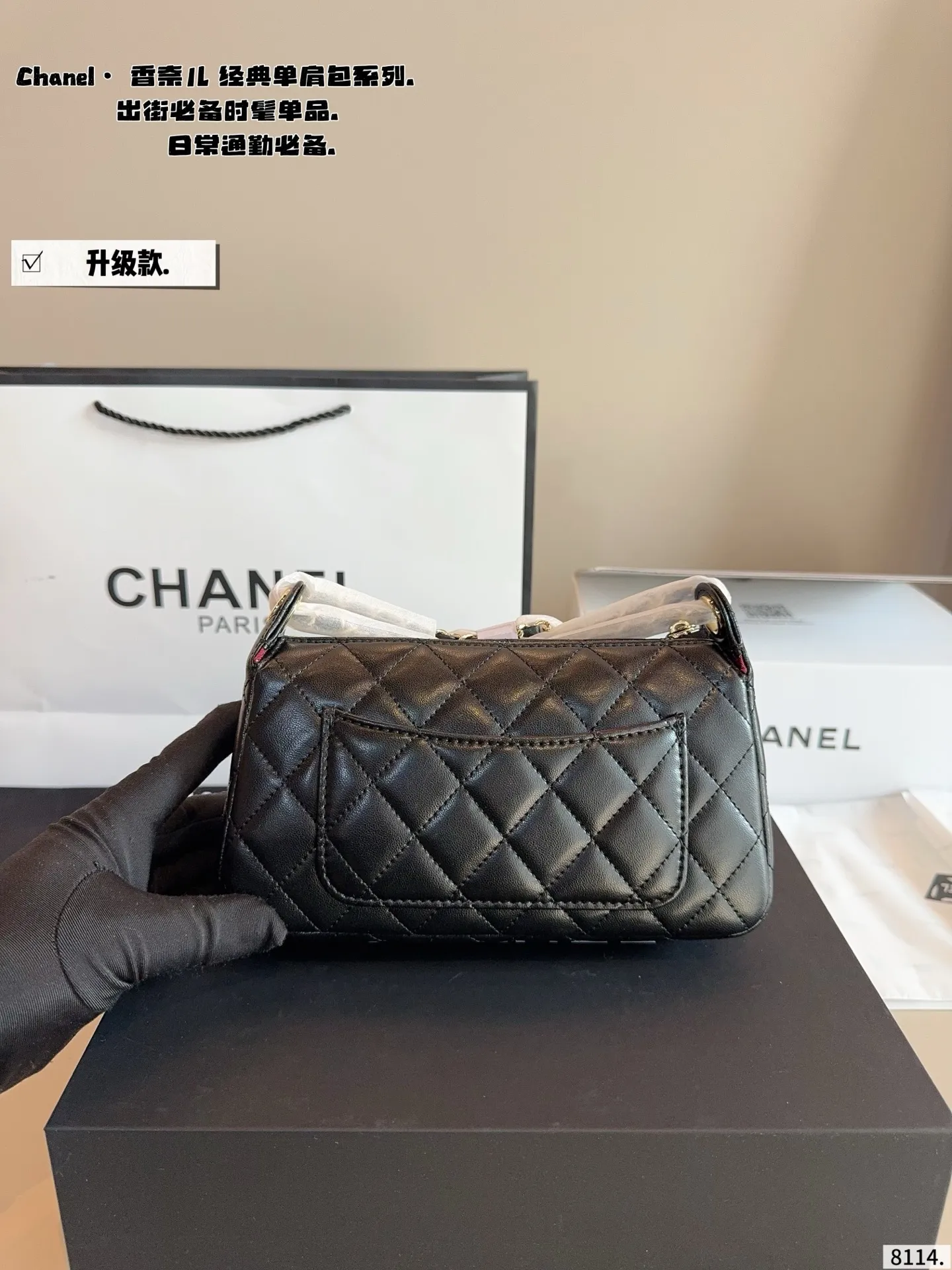 p160配礼盒🎁. 香奈儿 Chanel.腋下包. 时髦拿捏住啦 不显老气好好搭啊 而且貌美气质加成好高的呀~ 爱死了这份从容优雅尺寸:21*6*12cm