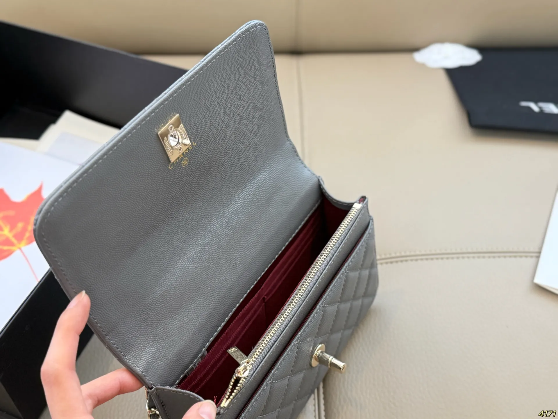 &yen;135 香奈儿Chanelwoc 限量版手柄发财包 好看不止是一点，具备优雅的高级气质 第一眼看到就深深爱上。 颜值不必说 直接闭眼入不会错 尺寸19 12