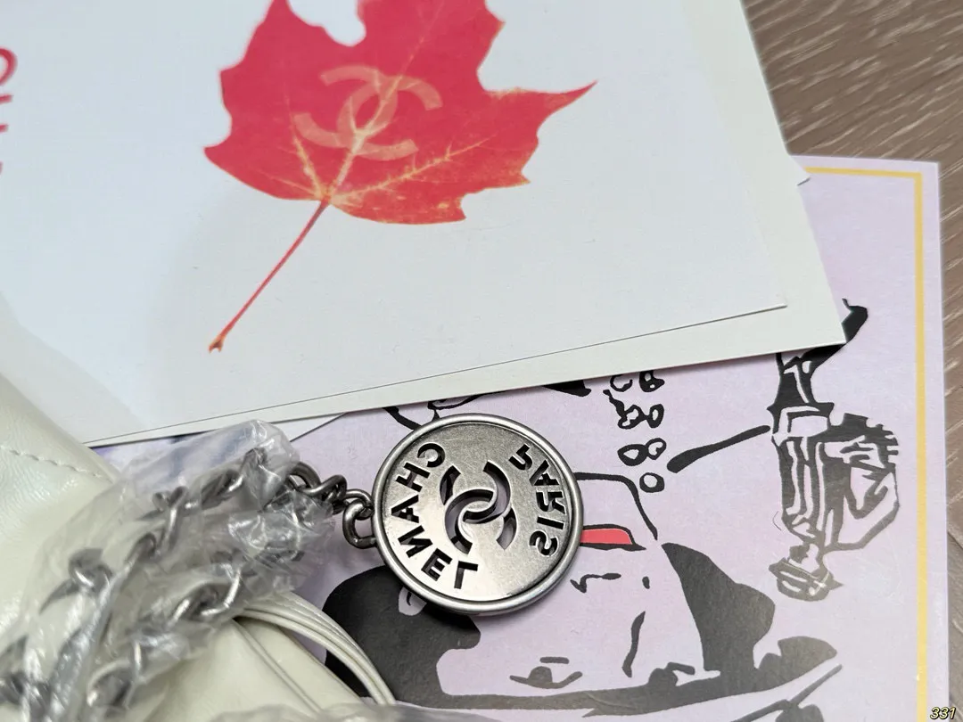 &yen;180全套飞机盒包装 油蜡皮香奈儿金币包购物袋 Chanel22bag垃圾袋真的太美啦 高级的情冷感扑面而来 超级酷 可盐可甜 给你淡淡的清新 日常出街首选 尺寸：39 42