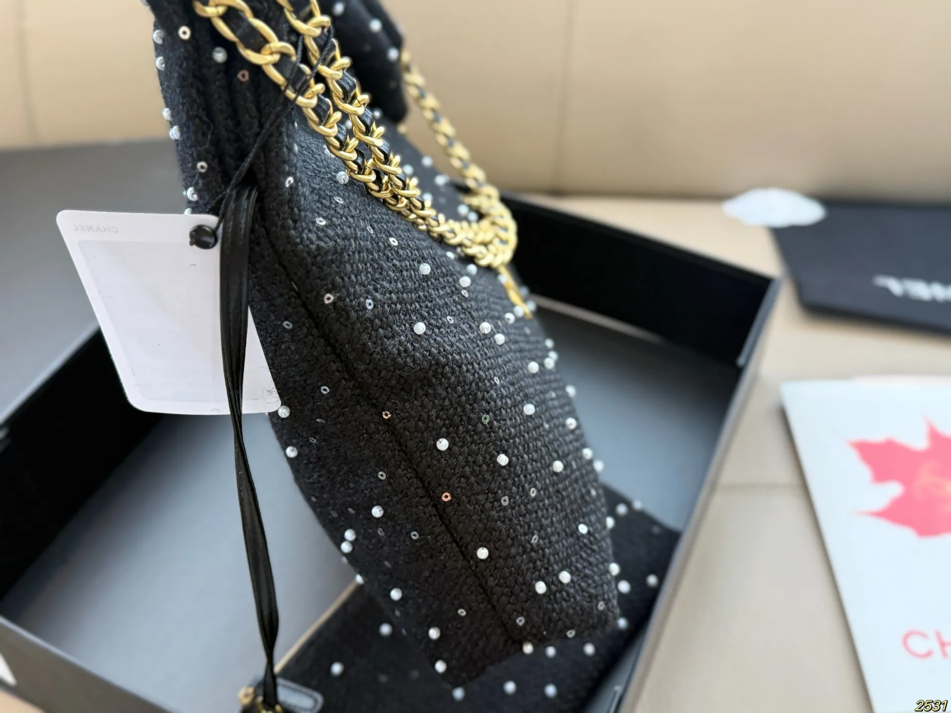 &yen;170折叠盒 香奈儿金币包购物袋 Chanel22bag垃圾袋真的太美啦 高级的情冷感扑面而来 超级酷 可盐可甜 给你淡淡的清新 日常出街首选 尺寸：29 29