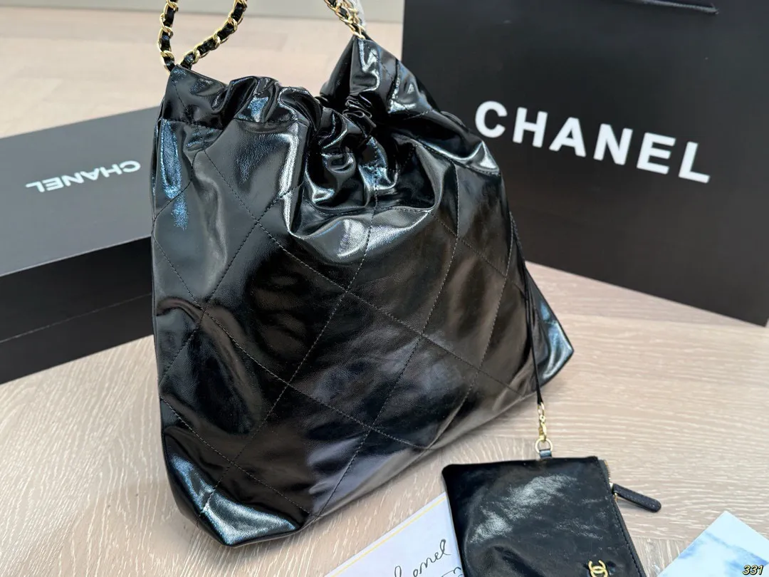 &yen;180全套飞机盒包装 油蜡皮香奈儿金币包购物袋 Chanel22bag垃圾袋真的太美啦 高级的情冷感扑面而来 超级酷 可盐可甜 给你淡淡的清新 日常出街首选 尺寸：39 42