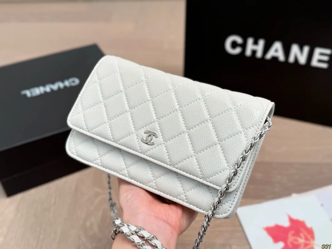 ¥150全套飞机盒包装 size:20*13cm ⚠️牛皮 升级版 🔍 小香家 发财包 woc发财包,可以有😎 必须给自己安排 Chanel发财包香奶奶包中最经常用的一只