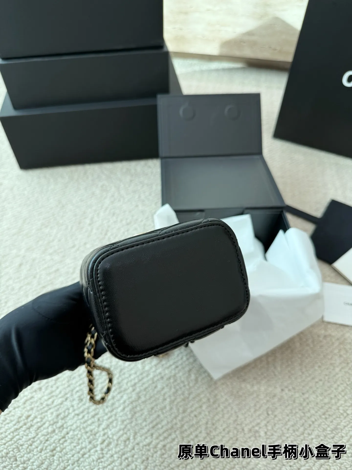 P130 礼盒🎁 size:11×8.5cm 可可爱爱的小mini 太可爱啦 香奈儿Chanel 新品口红包/盒子包 手提化妆小盒子 出街打开能补妆 关上能拗造型