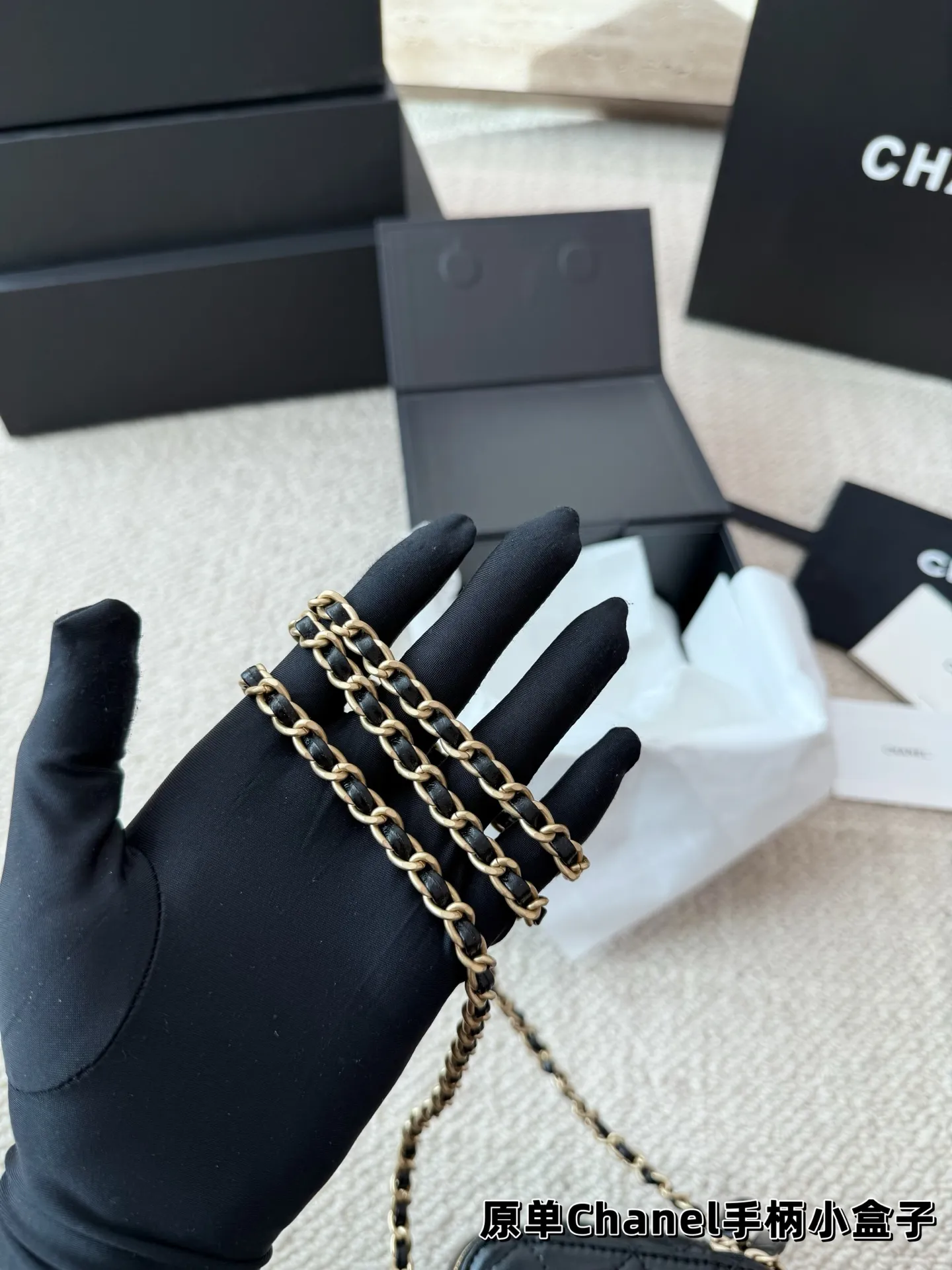 P130 礼盒🎁 size:11×8.5cm 可可爱爱的小mini 太可爱啦 香奈儿Chanel 新品口红包/盒子包 手提化妆小盒子 出街打开能补妆 关上能拗造型