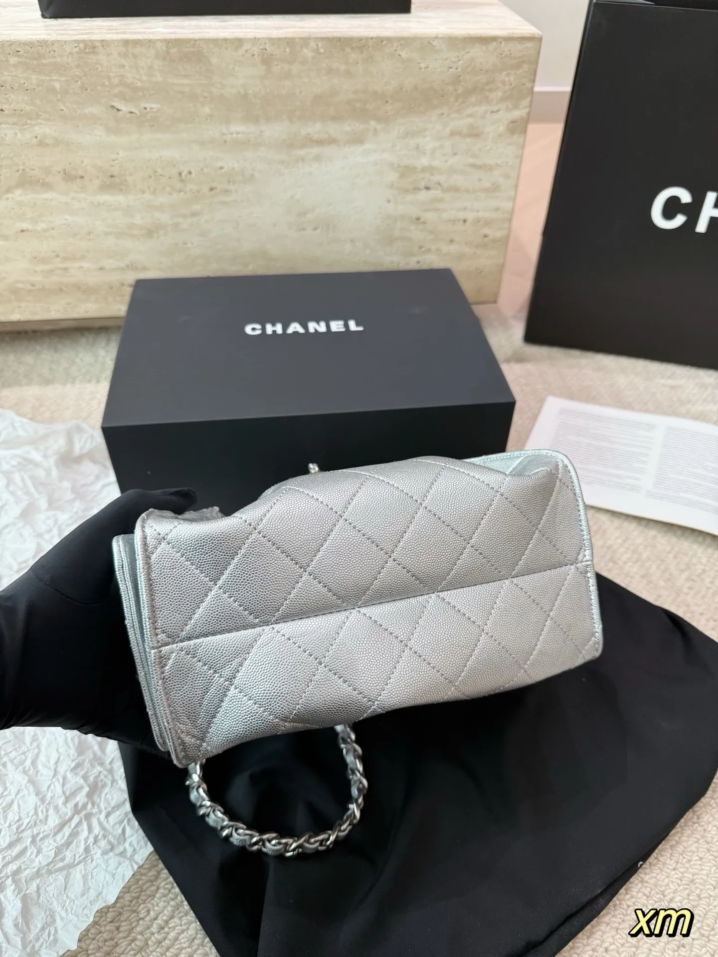 鱼子纹 P210 Chanel 25s 牛皮hobo流浪包 香奈儿 Chanel 牛皮刺绣购物袋出货｜超级柔软，亲感特别好！内里采用同质量牛皮料！超级好物，等你来背！尺寸 22cm