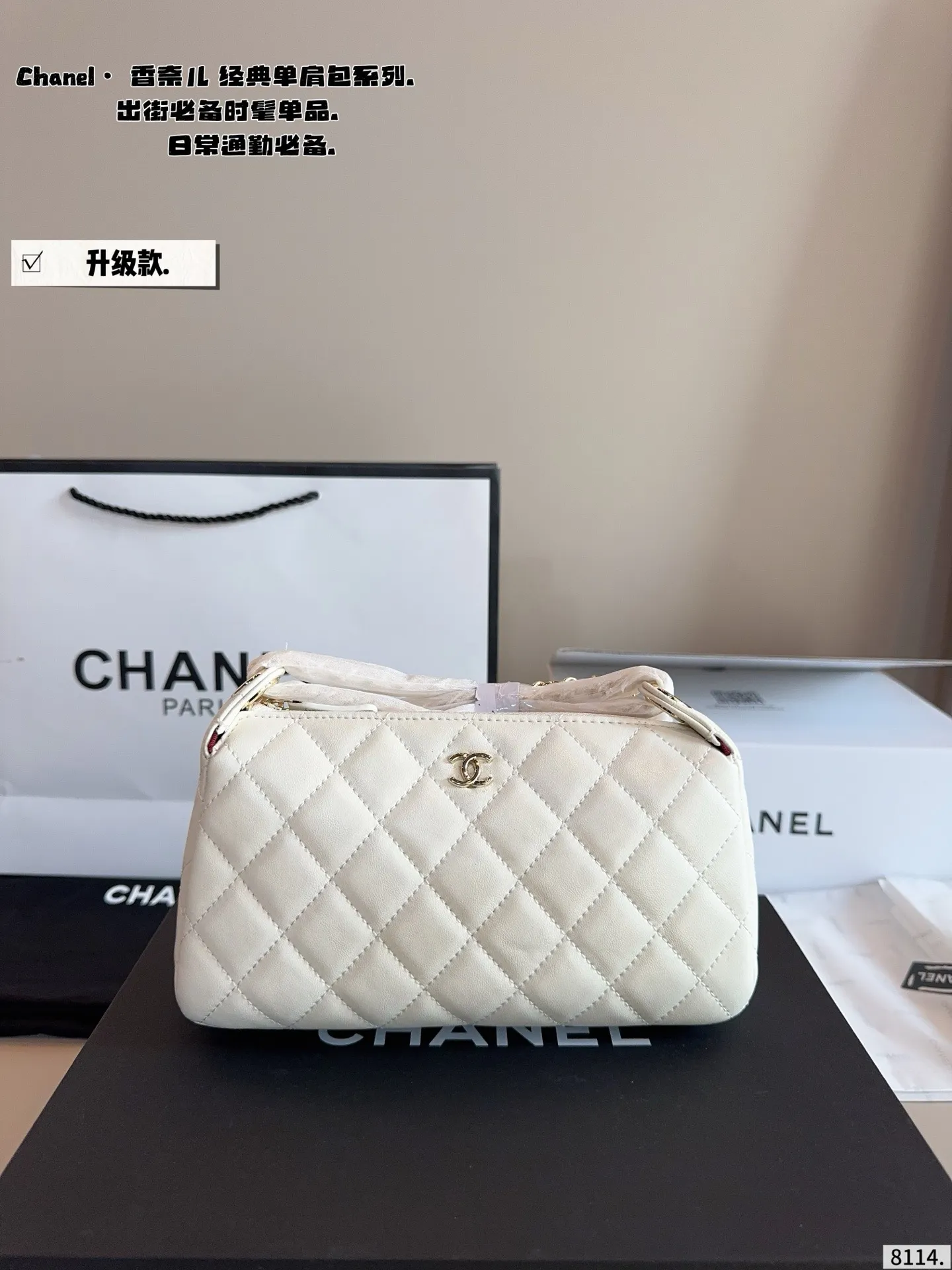 p160配礼盒🎁. 香奈儿 Chanel.腋下包. 时髦拿捏住啦 不显老气好好搭啊 而且貌美气质加成好高的呀~ 爱死了这份从容优雅尺寸:21*6*12cm
