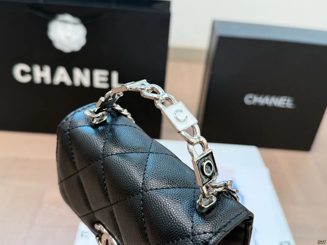 ¥140飞机盒 Chanel迷你包链条包 搭配很适这季节 香奈儿 复古氛围感瞬间拉满 尺寸: 13 10