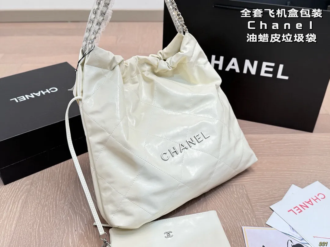 ¥180全套飞机盒包装 油蜡皮香奈儿金币包购物袋 Chanel22bag垃圾袋真的太美啦 高级的情冷感扑面而来 超级酷 可盐可甜 给你淡淡的清新 日常出街首选 尺寸:39 42