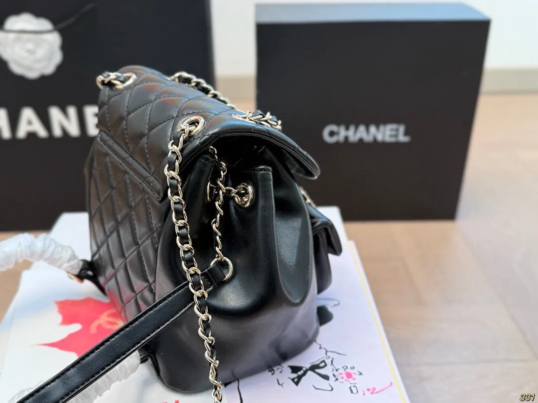 &yen;190全套飞机盒包装 香奈儿 Chanel双肩包 拿到手里才能感觉到它的魅力 经典百搭 优雅大气 时尚休闲 上身绝美 这份质感 小仙女们值得拥有 尺寸：17 18