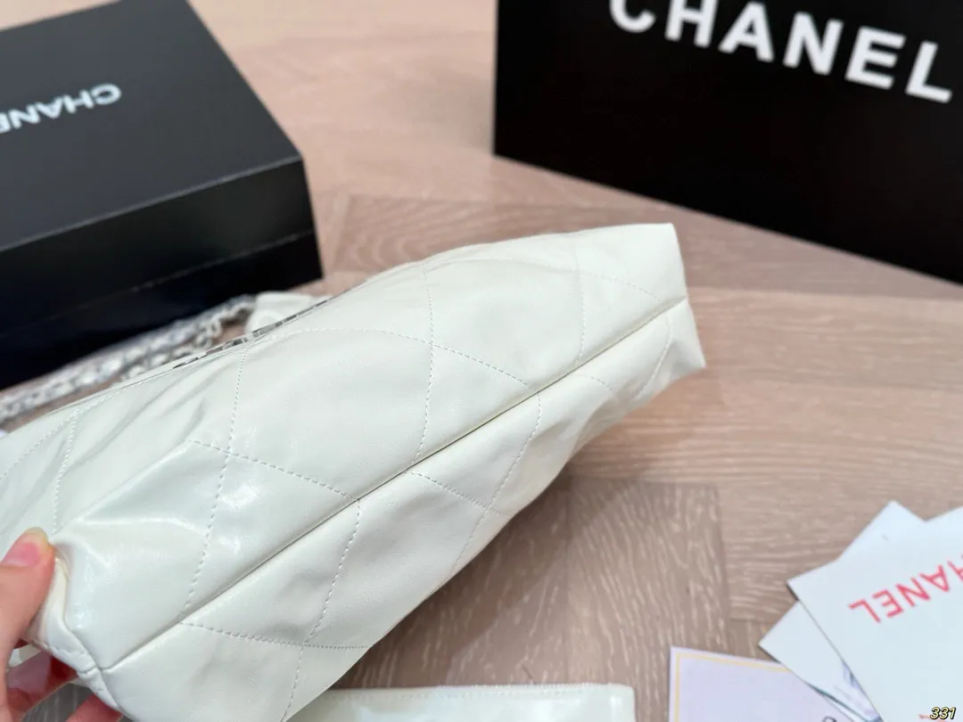 &yen;180全套飞机盒包装 油蜡皮香奈儿金币包购物袋 Chanel22bag垃圾袋真的太美啦 高级的情冷感扑面而来 超级酷 可盐可甜 给你淡淡的清新 日常出街首选 尺寸：39 42