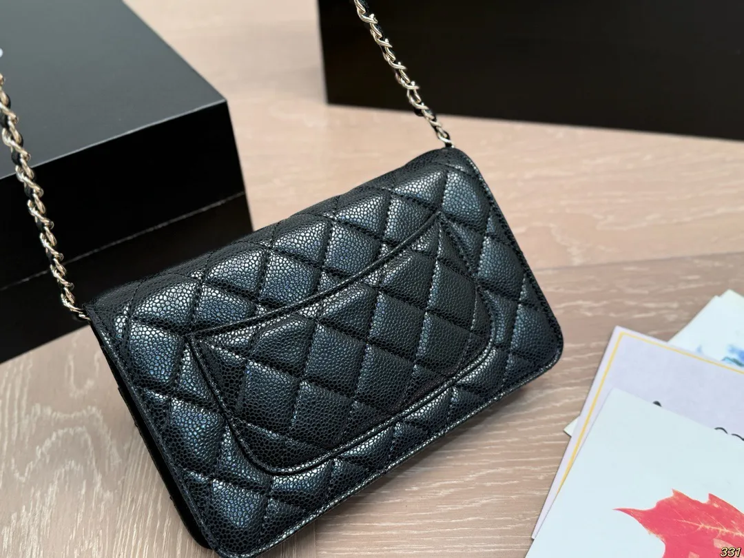 ¥150全套飞机盒包装 size:20*13cm ⚠️牛皮 升级版 🔍 小香家 发财包 woc发财包,可以有😎 必须给自己安排 Chanel发财包香奶奶包中最经常用的一只