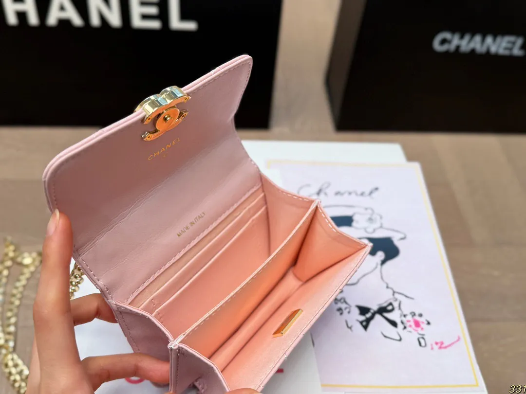 💰140 配盒 size：13*10cm 小香家 22s珐琅手柄小废包/零钱包/口红包 搭配K金五金 简直无法抗拒 coco珐琅镂空手柄能不爱吗