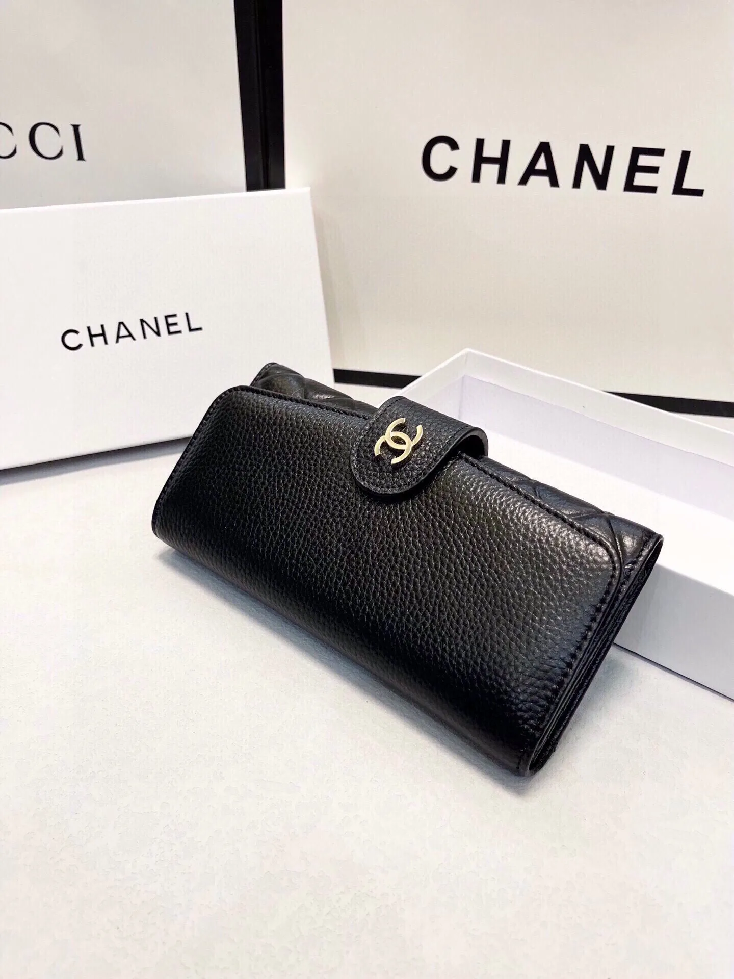P95🎀🎀颜色 黑🎀尺寸 19x10🎀香奈儿爆款牛皮两折钱包🔥款式经典做工精细耐磨耐用手感极佳❤️