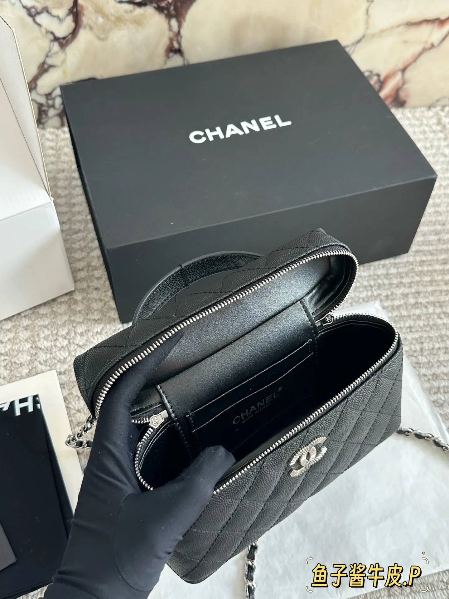 p200 原版牛皮 一Chanel 25c爆款Ip盒子包 运气超级好~ 包型是lp39的大小非常精致可爱这一季最难买的款产量极少19cm 折叠盒