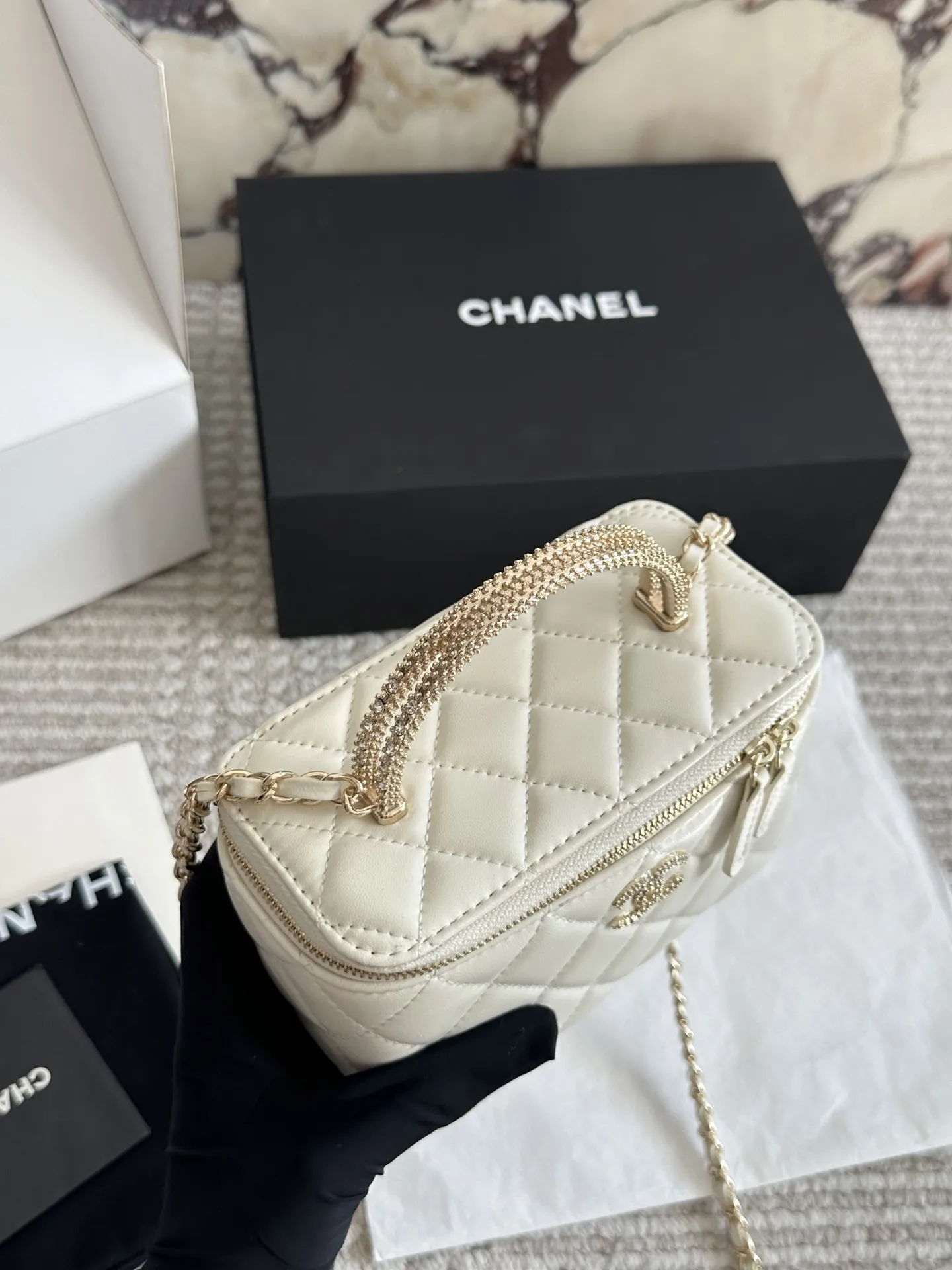 Chanel香奈儿p180 chanel香奈儿亮面金标菱格纹羊皮手柄长盒子包手提单肩斜挎包不含镜子31开 全新附身份卡/防尘袋送礼首选市 折叠盒包装