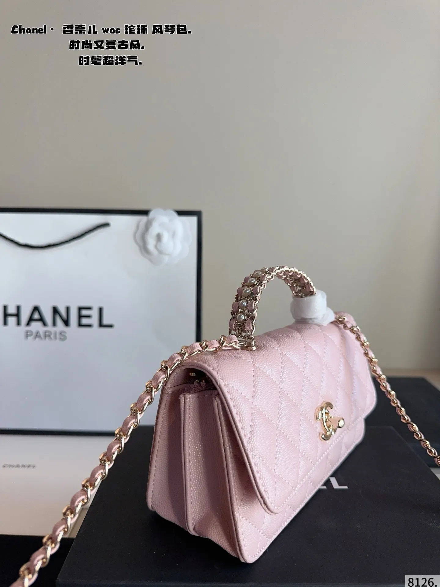 p165配礼盒🎁. 香奈儿 CHANEL woc 风琴包. 时髦拿捏住啦 不显老气好好搭啊 而旦貌美气质加成好高的呀~ 爱死了这份从容优雅尺寸:19*6*11cm