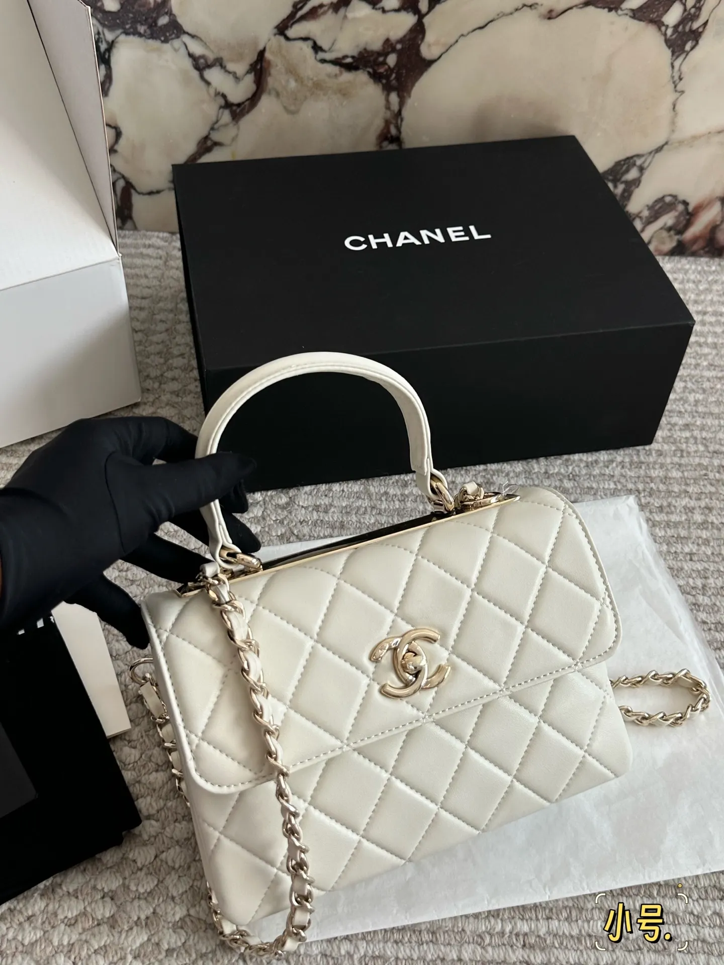 升级版💰190、160配盒 size：20*15cm （小号） 25*18cm (大号） 小香家 trendy cc 风琴包系列！ 上身后超显大气， 容量非常🉑️！ ⚠️经典黑色软糯又舒服！