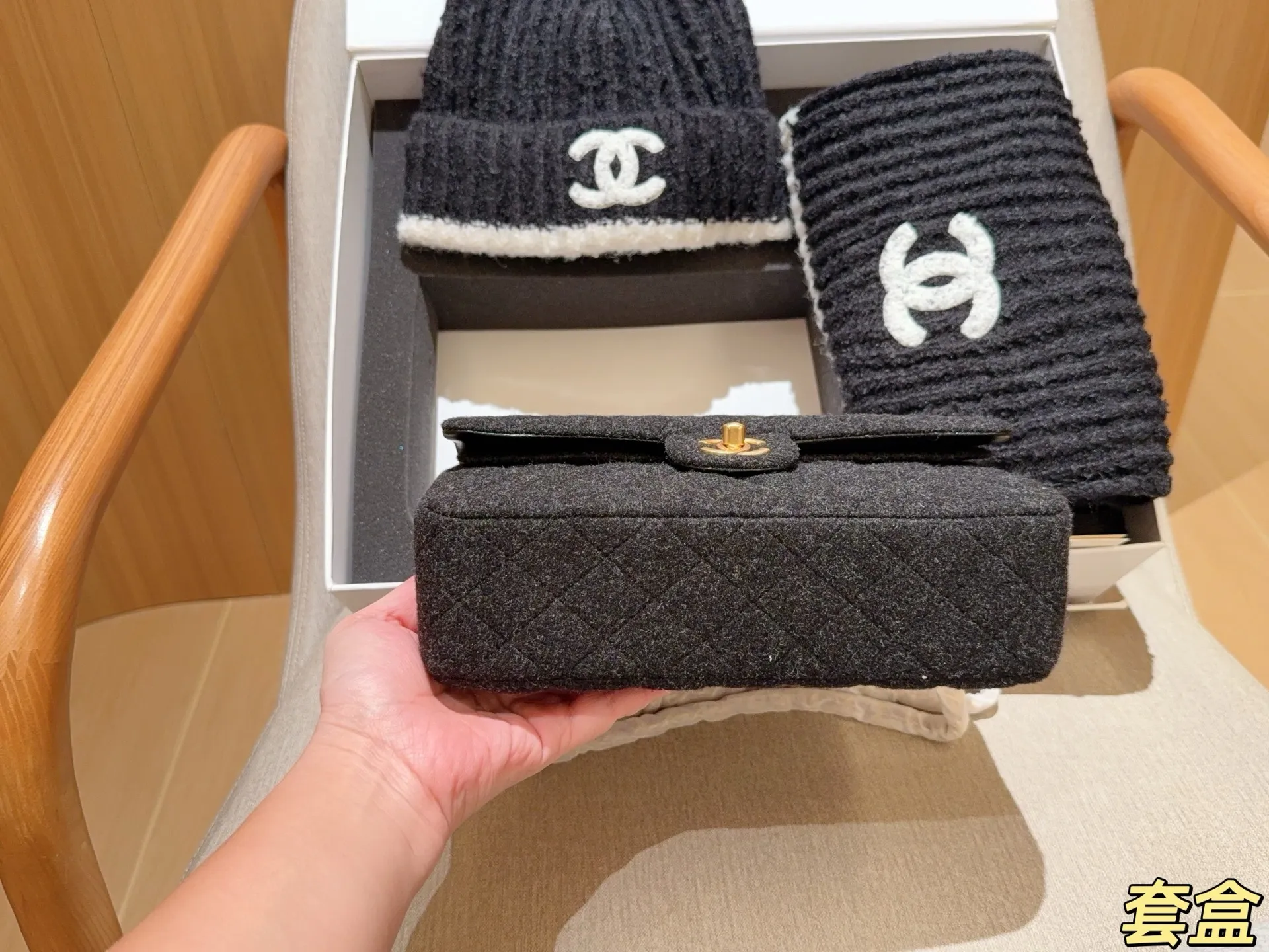 💰250 CHANEL香奈儿 超值套盒毛呢cf 香奈儿围巾+帽子 尺寸25×15 礼盒包装🎁