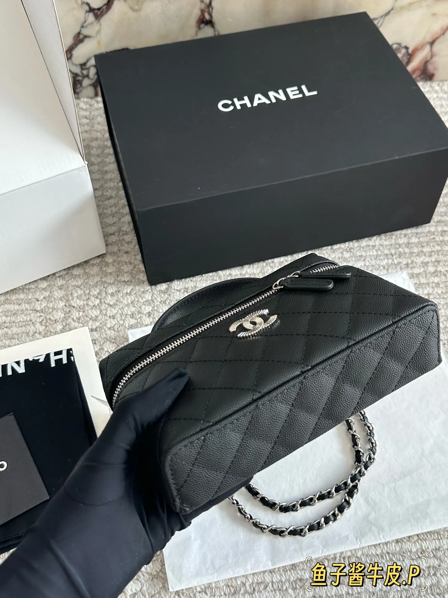 p200 原版牛皮 一Chanel 25c爆款Ip盒子包 运气超级好~ 包型是lp39的大小非常精致可爱这一季最难买的款产量极少19cm 折叠盒