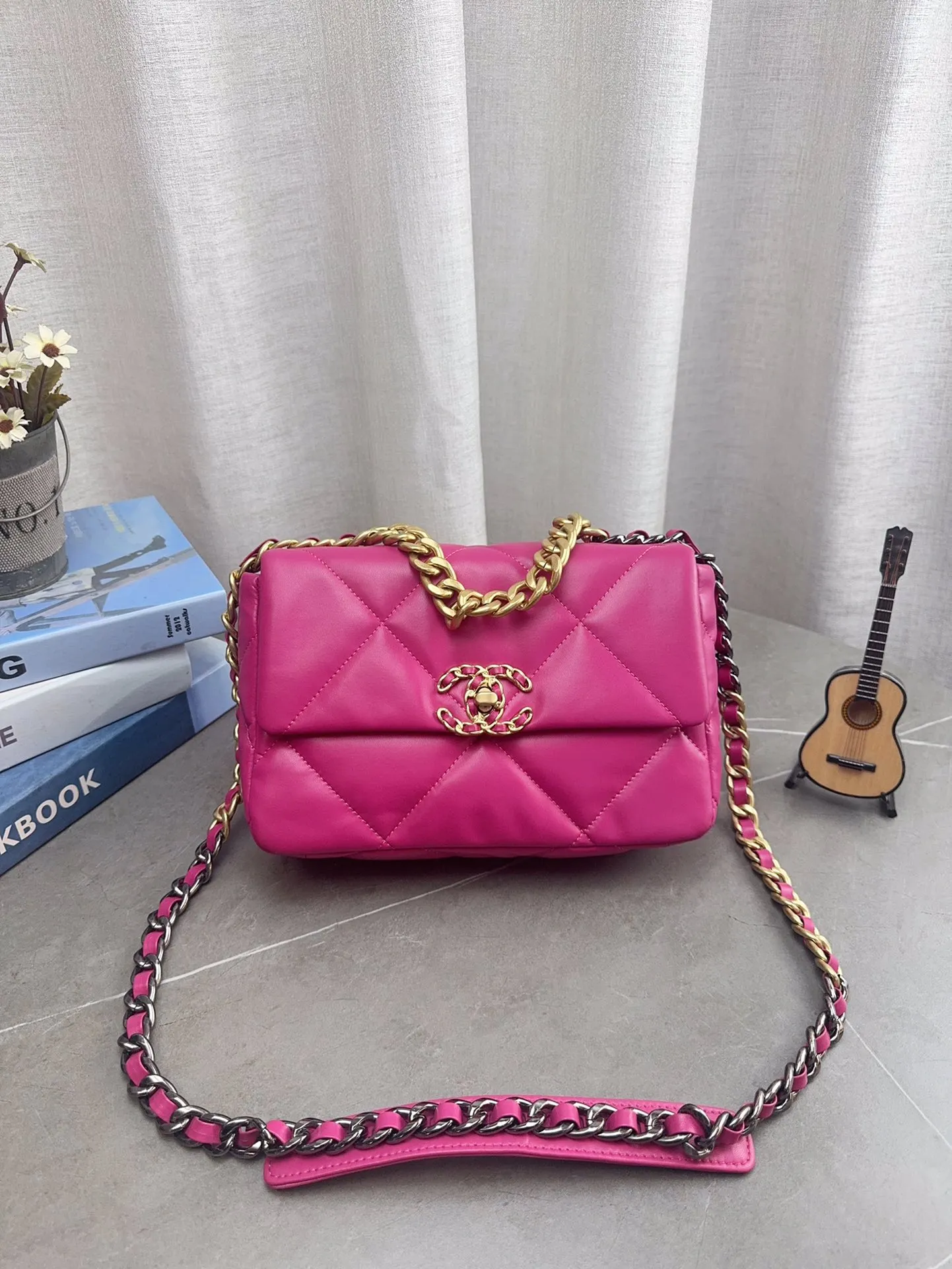 配折叠盒飞机盒 香奈儿19bag 性价比做到最优 皮料再次升级 质感高级&hellip;。 尺寸28*17cm p160