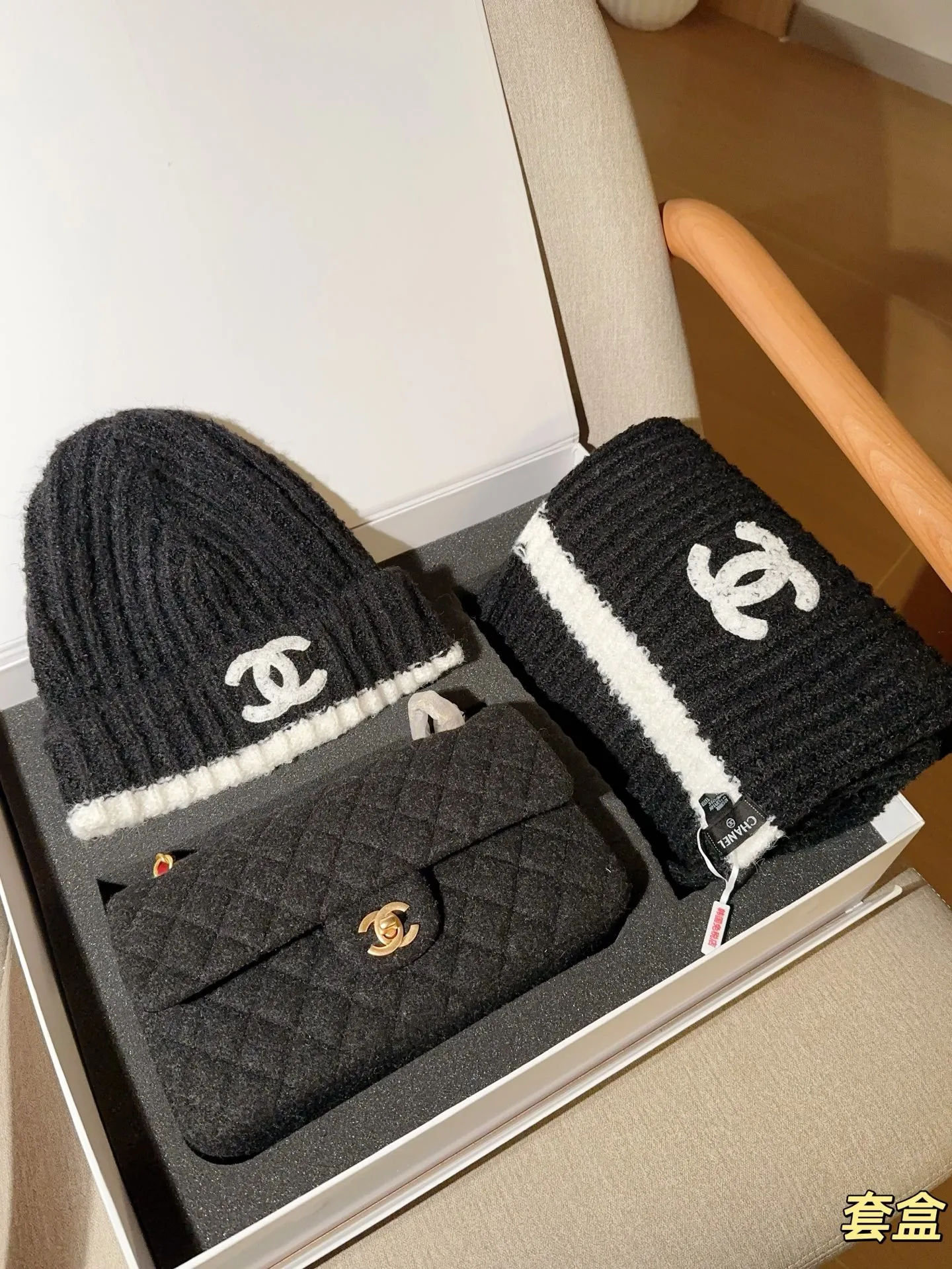 💰250 CHANEL香奈儿 超值套盒毛呢cf 香奈儿围巾+帽子 尺寸25&times;15 礼盒包装🎁