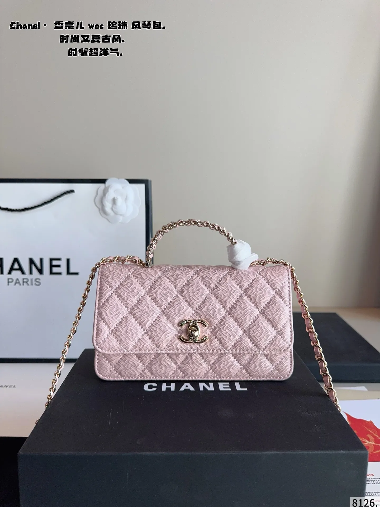 p165配礼盒🎁. 香奈儿 CHANEL woc 风琴包. 时髦拿捏住啦 不显老气好好搭啊 而旦貌美气质加成好高的呀~ 爱死了这份从容优雅尺寸:19*6*11cm