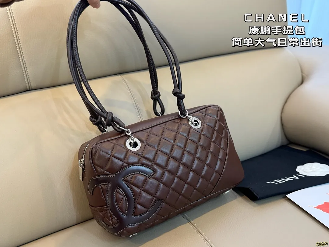 &yen;185 香奈儿CHANEL 康鹏手提包 简单大气日常出街 百搭时尚 又A又飒 潮酷女孩必入 尺寸27 16