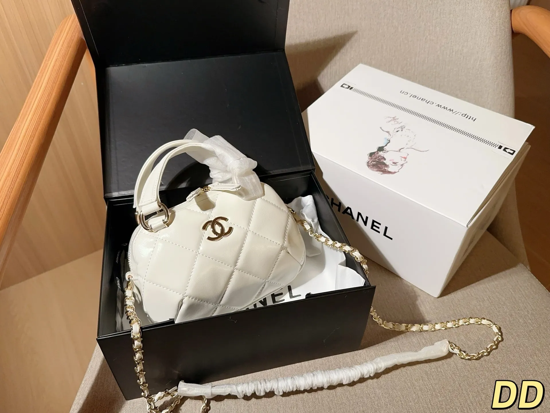 💰155 Chanel香奈儿 新品25N滑雪🏂🏻系列 迷你保龄球包～ 尺寸18&times;14&times;5 礼盒包装🎁