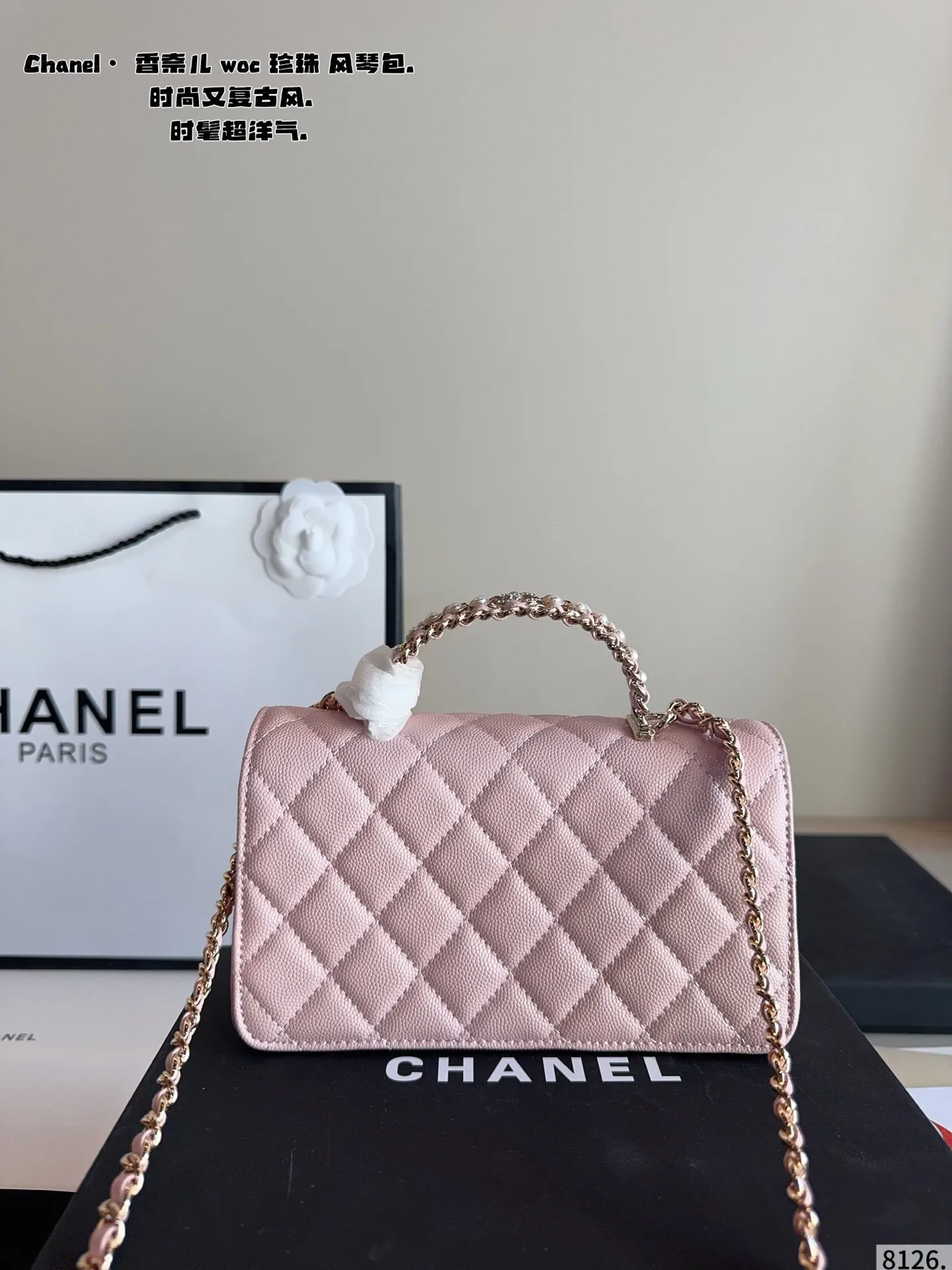 p165配礼盒🎁. 香奈儿 CHANEL woc 风琴包. 时髦拿捏住啦 不显老气好好搭啊 而旦貌美气质加成好高的呀~ 爱死了这份从容优雅尺寸:19*6*11cm