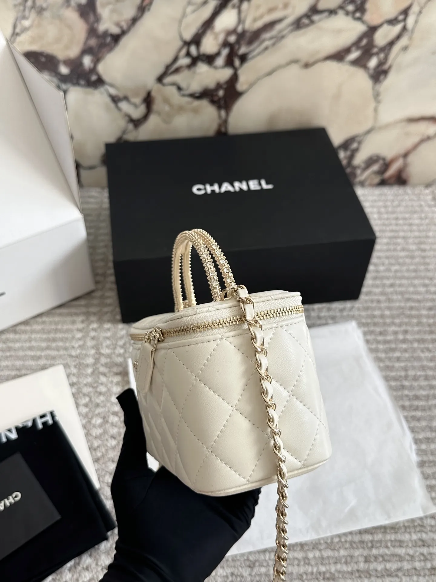 Chanel香奈儿p180 chanel香奈儿亮面金标菱格纹羊皮手柄长盒子包手提单肩斜挎包不含镜子31开 全新附身份卡/防尘袋送礼首选市 折叠盒包装