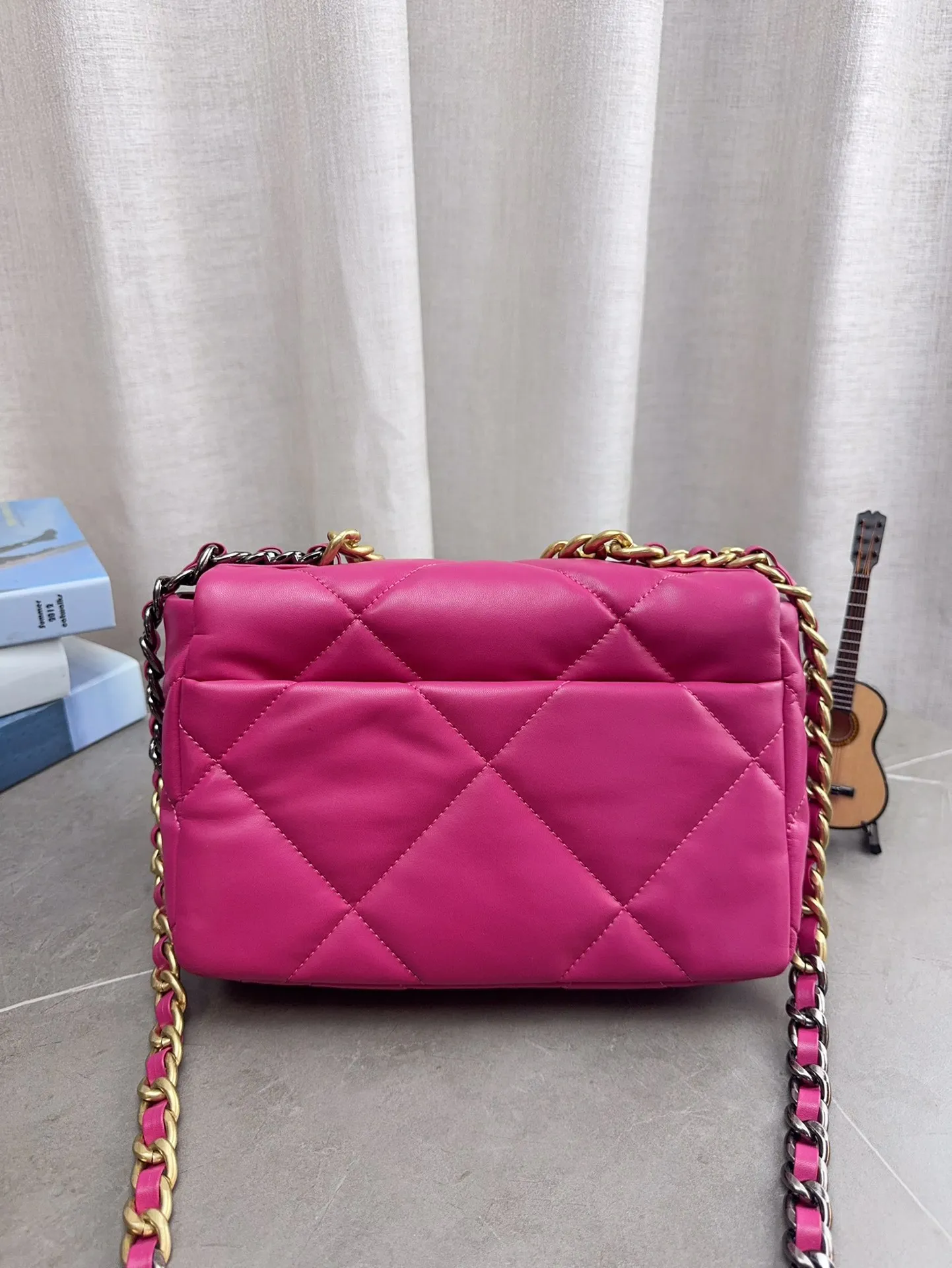 配折叠盒飞机盒 香奈儿19bag 性价比做到最优 皮料再次升级 质感高级&hellip;。 尺寸28*17cm p160