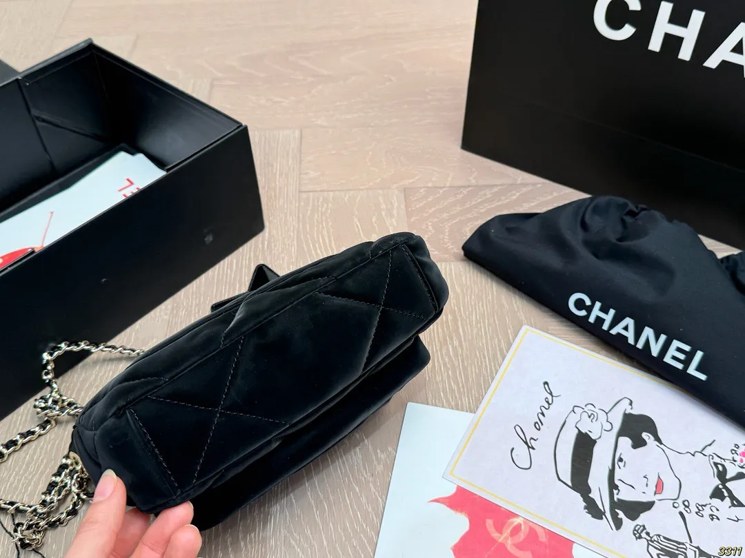 ¥195全套飞机盒包装 25N🎿滑雪胶囊系列 Chanel香奈儿 菱格链条包新款系列 气质百搭 种草款 可甜可咸 又A又飒 尺寸22 15