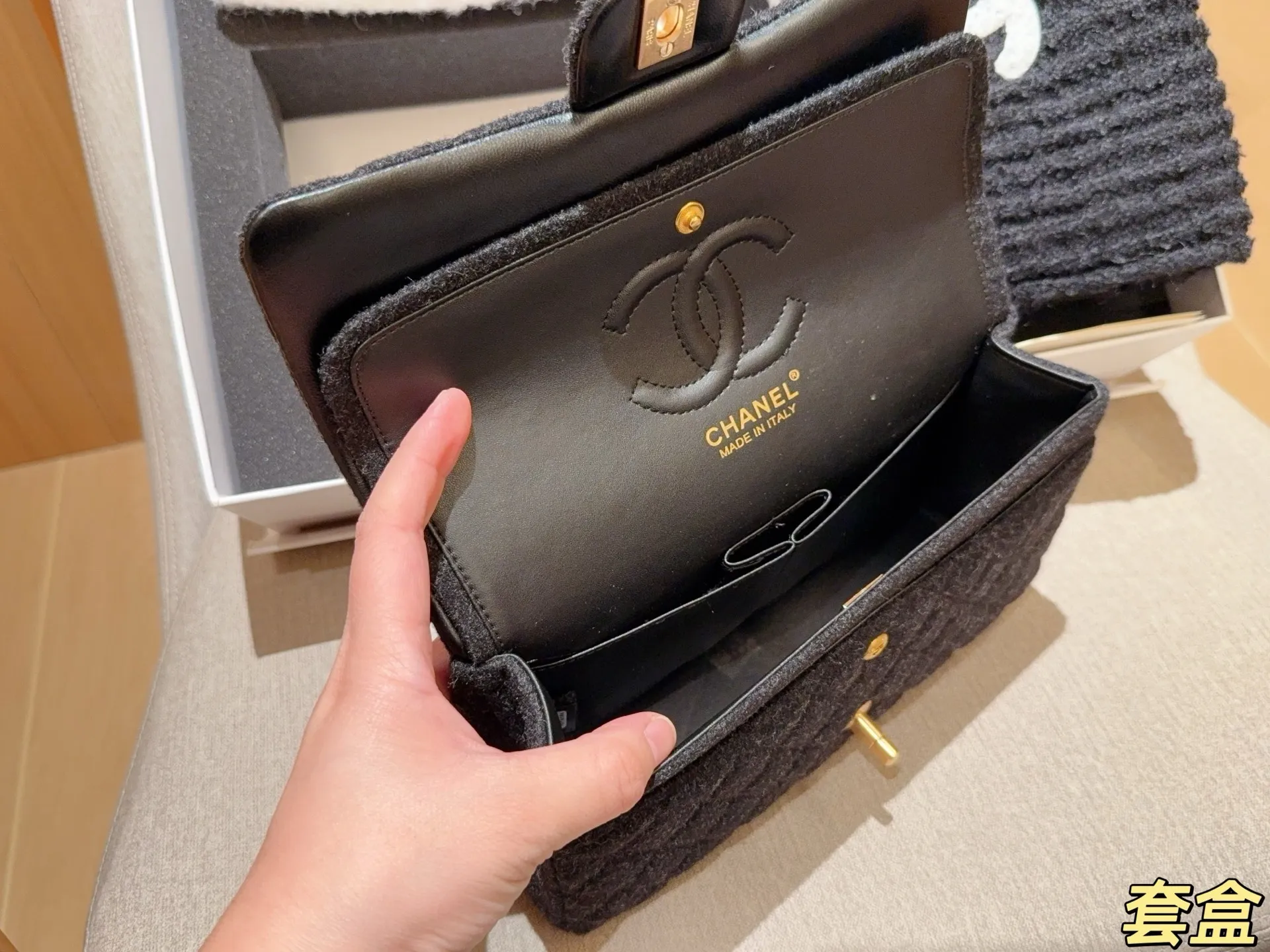 💰250 CHANEL香奈儿 超值套盒毛呢cf 香奈儿围巾+帽子 尺寸25×15 礼盒包装🎁