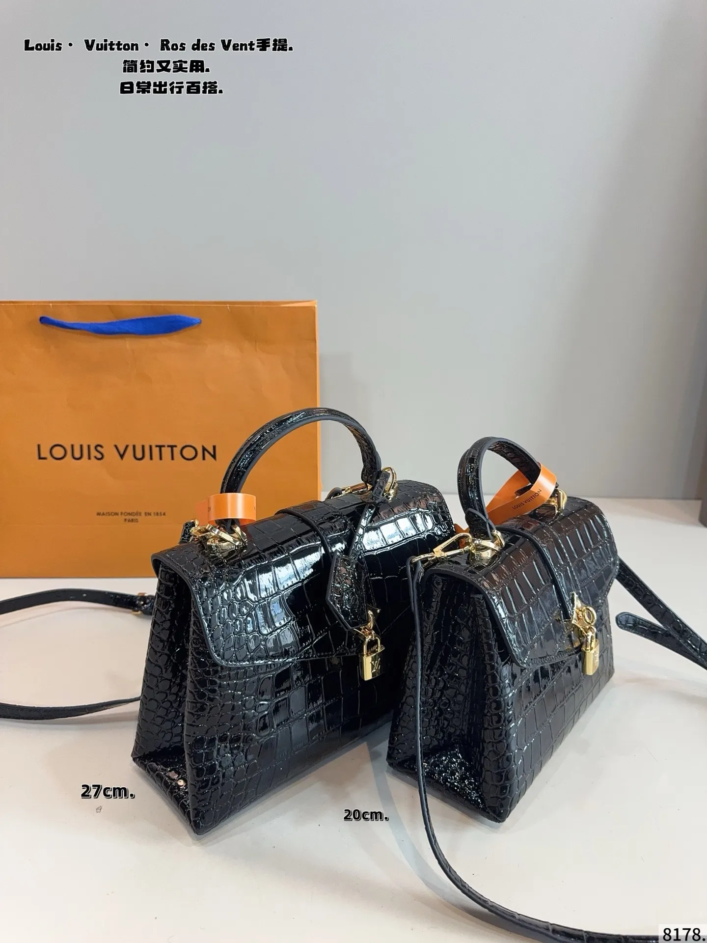 p180p170配礼盒🎁. LV Capucines bb 手提包 今年最多明星街拍的LV包包你能想到哪些款式呢?恐怕大多女性都会把目光锁定到柔软的荔枝纹Taurillon系列吧,因为全都是高端之选,无论是休闲商务都是最有品味的,Capucines bb 设计很有亮点,几乎是人见人爱的,在明星街拍中也最常见到,范冰冰、高圆圆等明星都是它的忠粉呢,尺寸小巧的迷你包,比起大号要显得甜美许多,尺寸:大号27*9*18/20*7*13cm