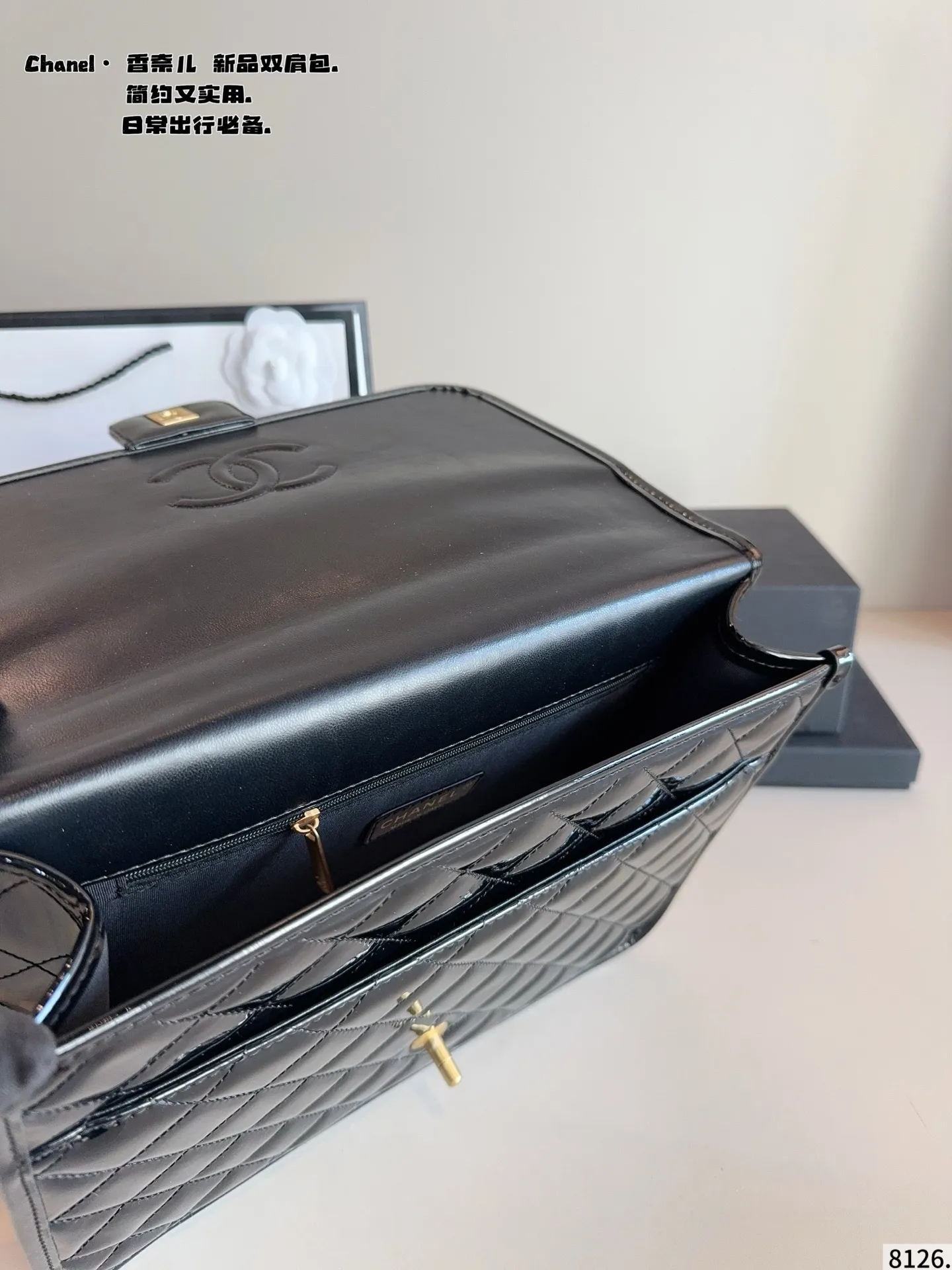 p215配礼盒🎁. 香奈儿CHANEL 新品邮差双肩包 简直无法拒绝 超显气质 高级感十足 集美必入款 尺寸:30*8*25cm
