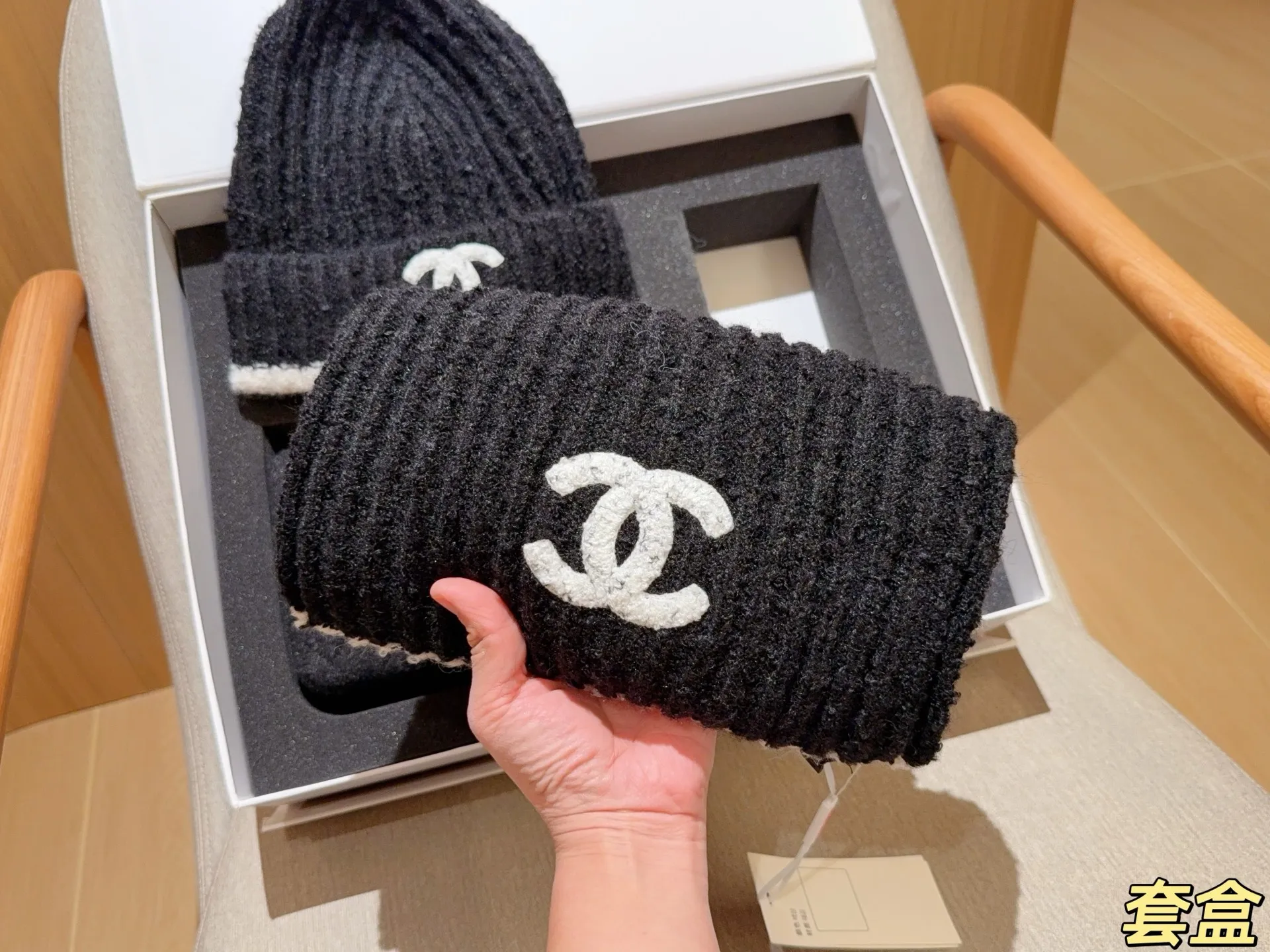 💰250 CHANEL香奈儿 超值套盒毛呢cf 香奈儿围巾+帽子 尺寸25×15 礼盒包装🎁