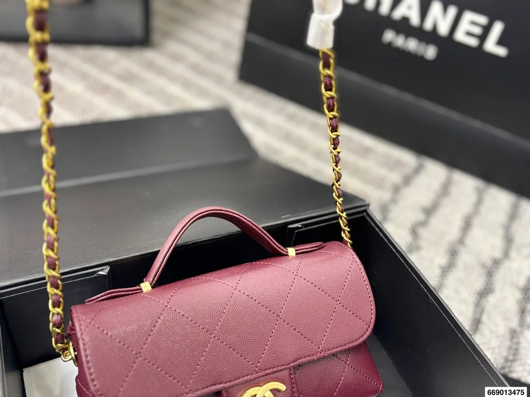 P165配飞机盒折叠盒 香奈儿Chanel 25K｜怎么能抵挡住香奈美的魅力 白色这叫一个经典 复古优雅 满满的高级感 大小适中 容量感人 休闲正装皆可轻松驾驭 尺寸19 13 货号5776