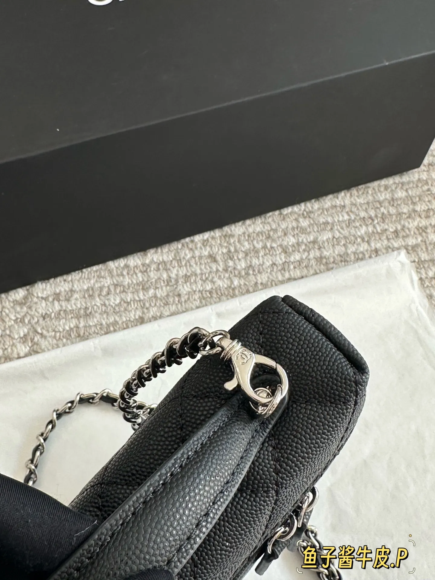 p200 原版牛皮 一Chanel 25c爆款Ip盒子包 运气超级好~ 包型是lp39的大小非常精致可爱这一季最难买的款产量极少19cm 折叠盒