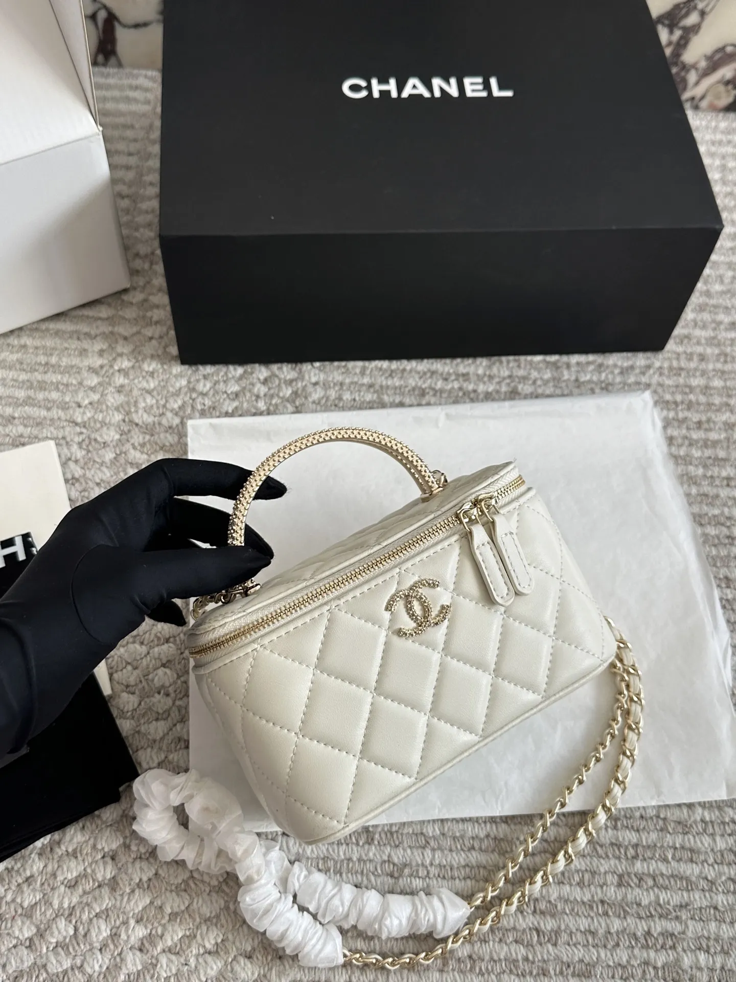 Chanel香奈儿p180 chanel香奈儿亮面金标菱格纹羊皮手柄长盒子包手提单肩斜挎包不含镜子31开 全新附身份卡/防尘袋送礼首选市 折叠盒包装