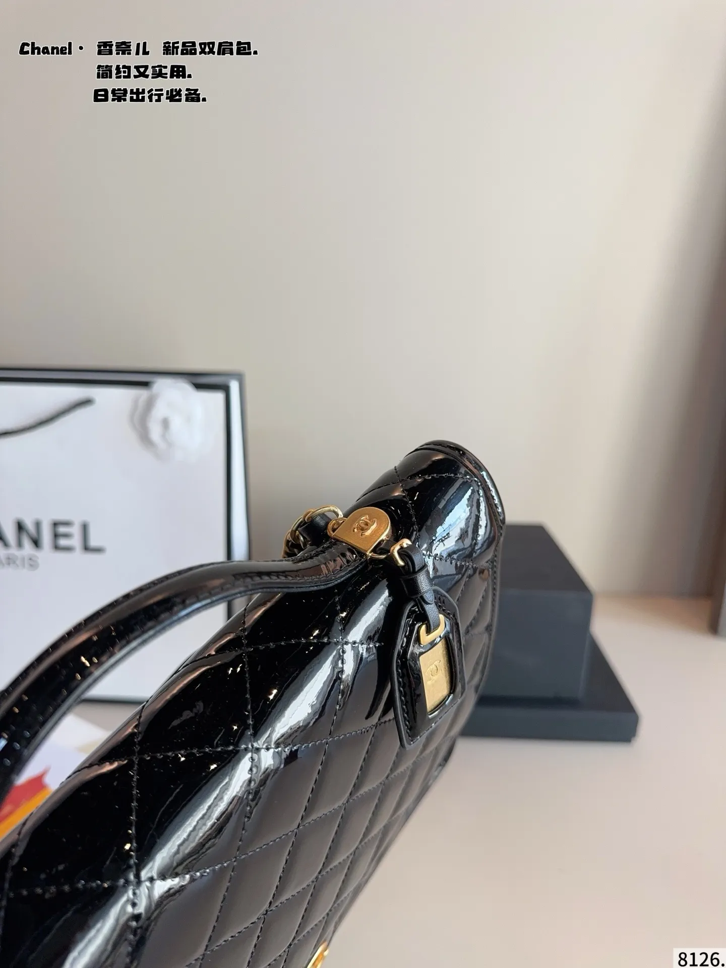 p215配礼盒🎁. 香奈儿CHANEL 新品邮差双肩包 简直无法拒绝 超显气质 高级感十足 集美必入款 尺寸:30*8*25cm