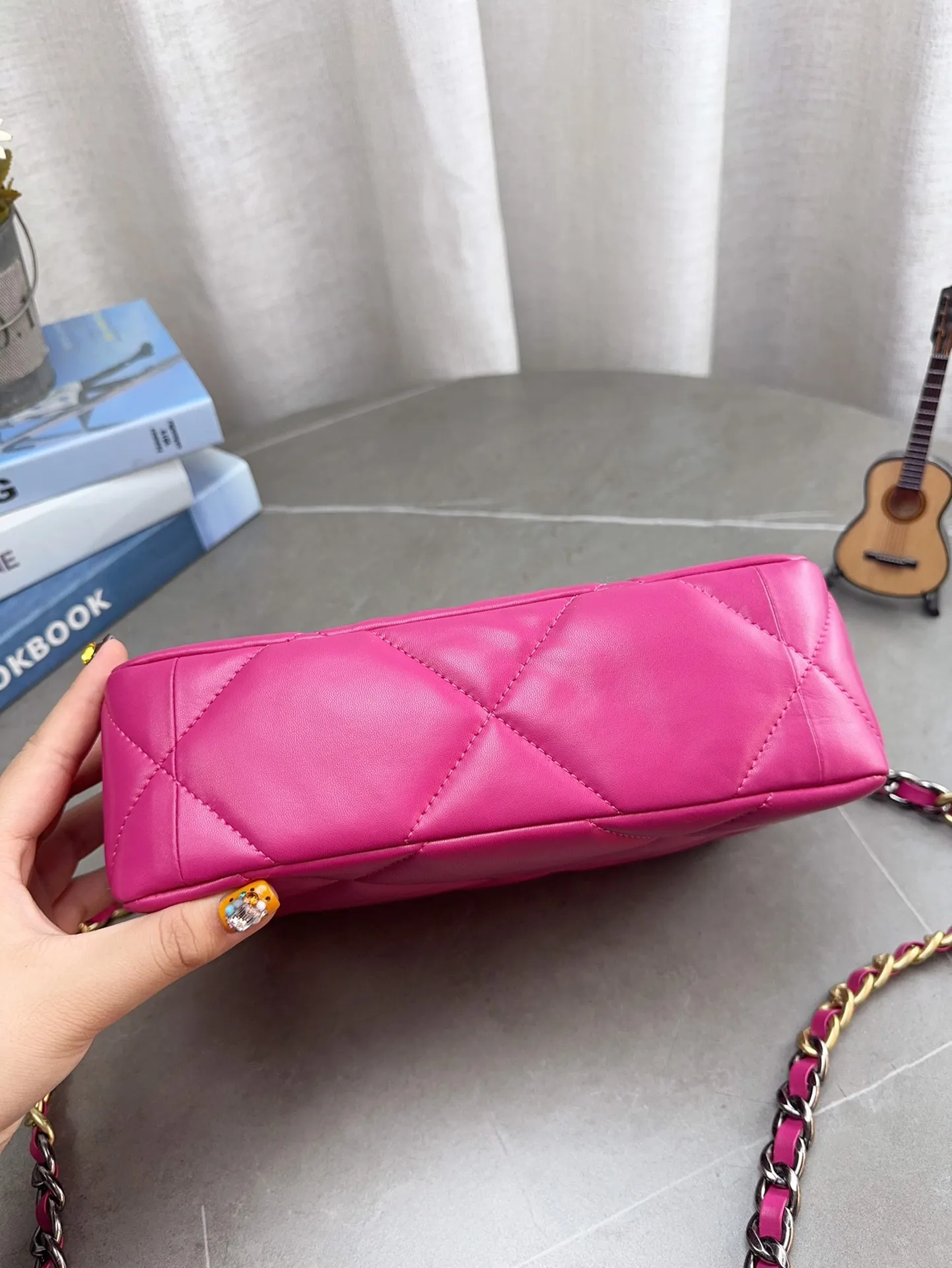 配折叠盒飞机盒 香奈儿19bag 性价比做到最优 皮料再次升级 质感高级&hellip;。 尺寸28*17cm p160