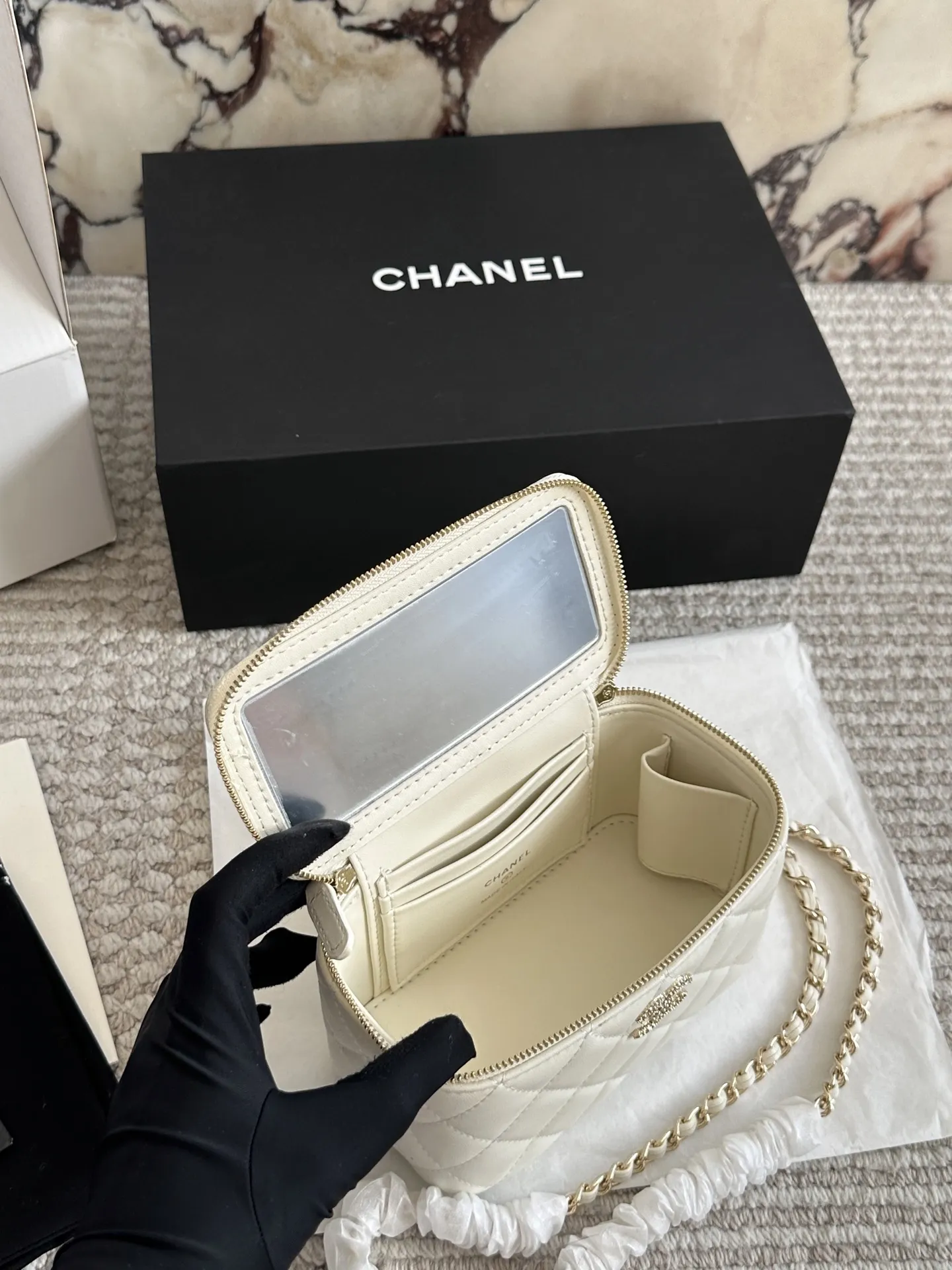 Chanel香奈儿p180 chanel香奈儿亮面金标菱格纹羊皮手柄长盒子包手提单肩斜挎包不含镜子31开 全新附身份卡/防尘袋送礼首选市 折叠盒包装